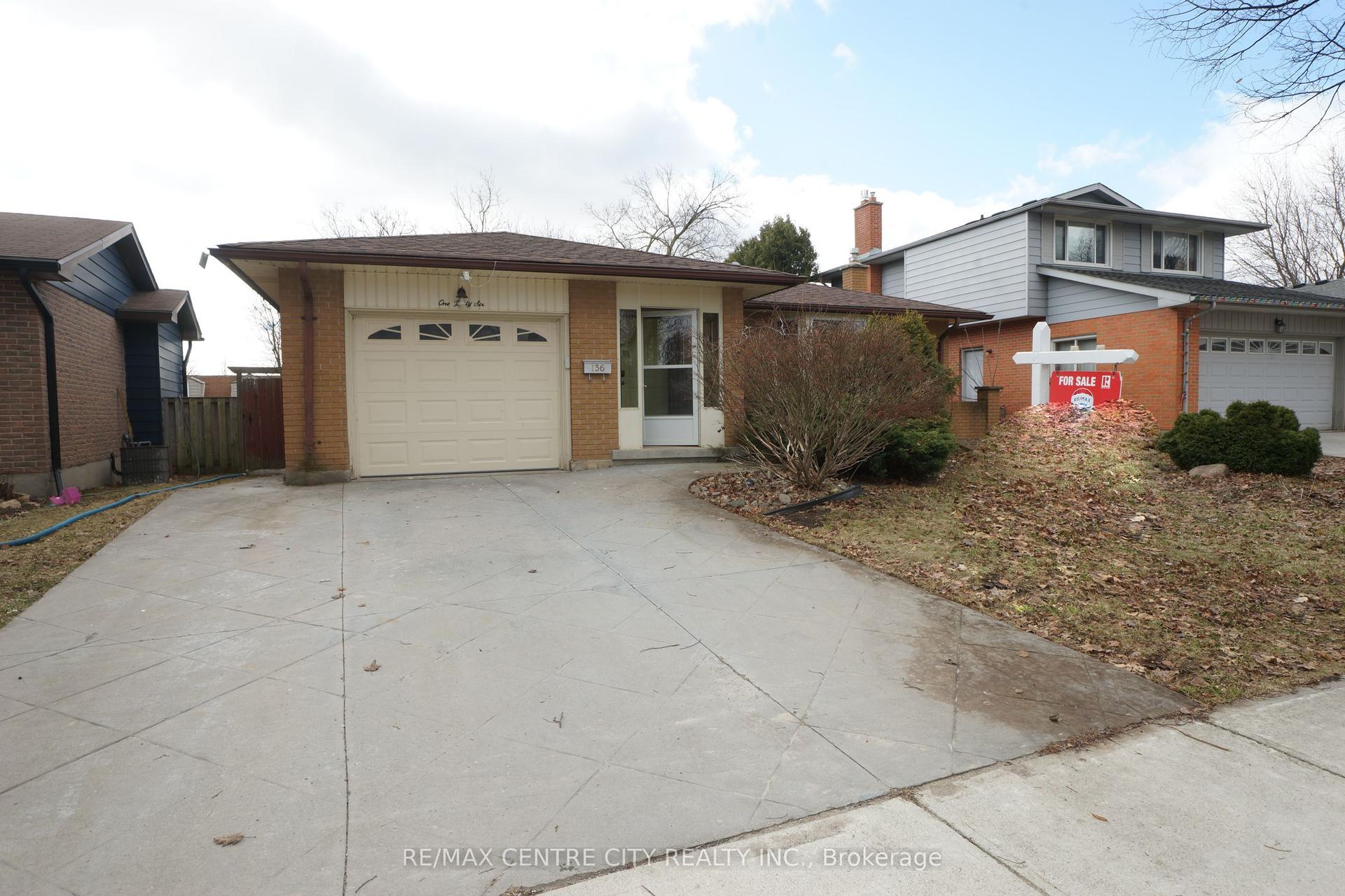 136 Concord Crescent — photo 1