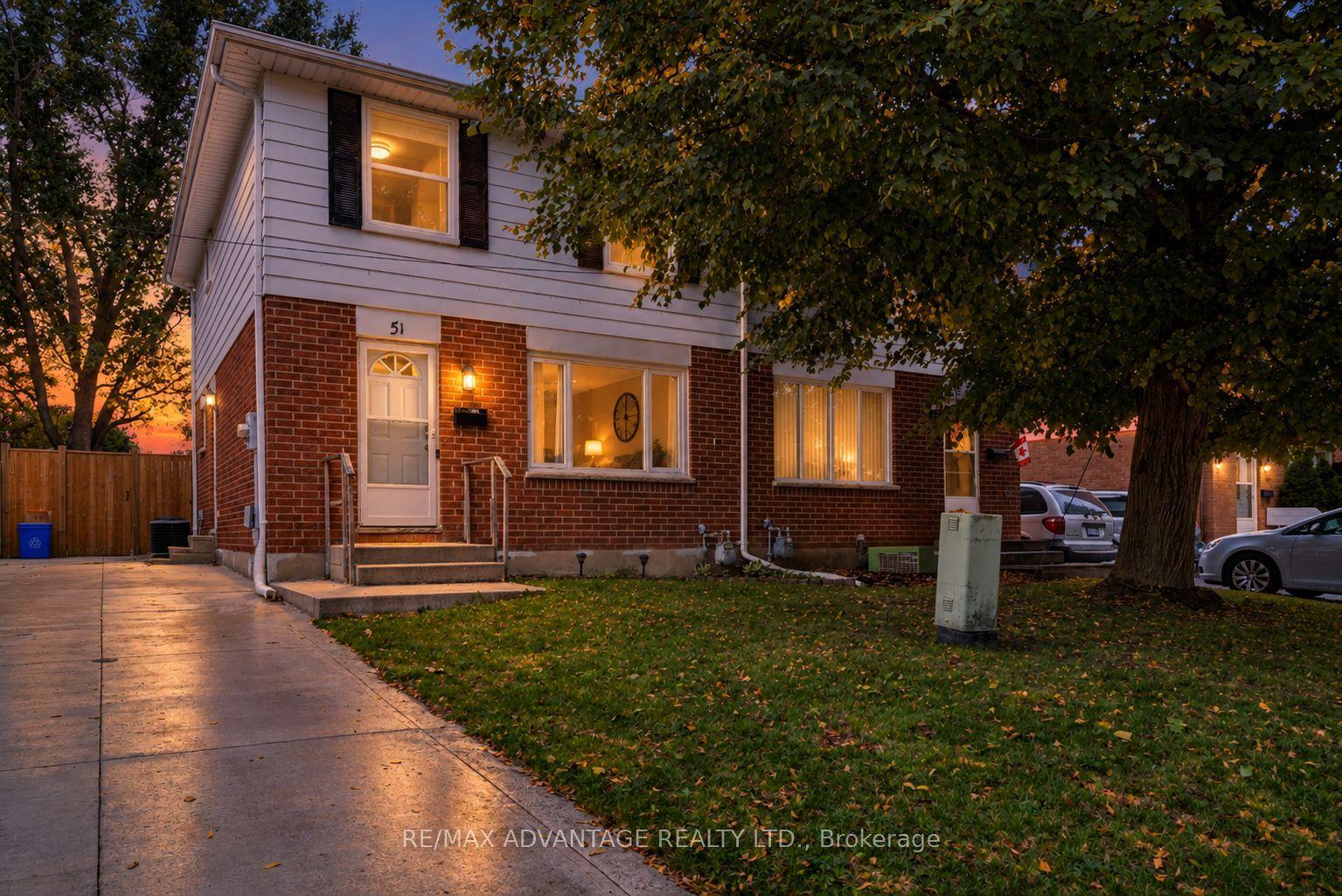 51 Pauline Crescent E, London South — Semi-Detached for sale, photo 1