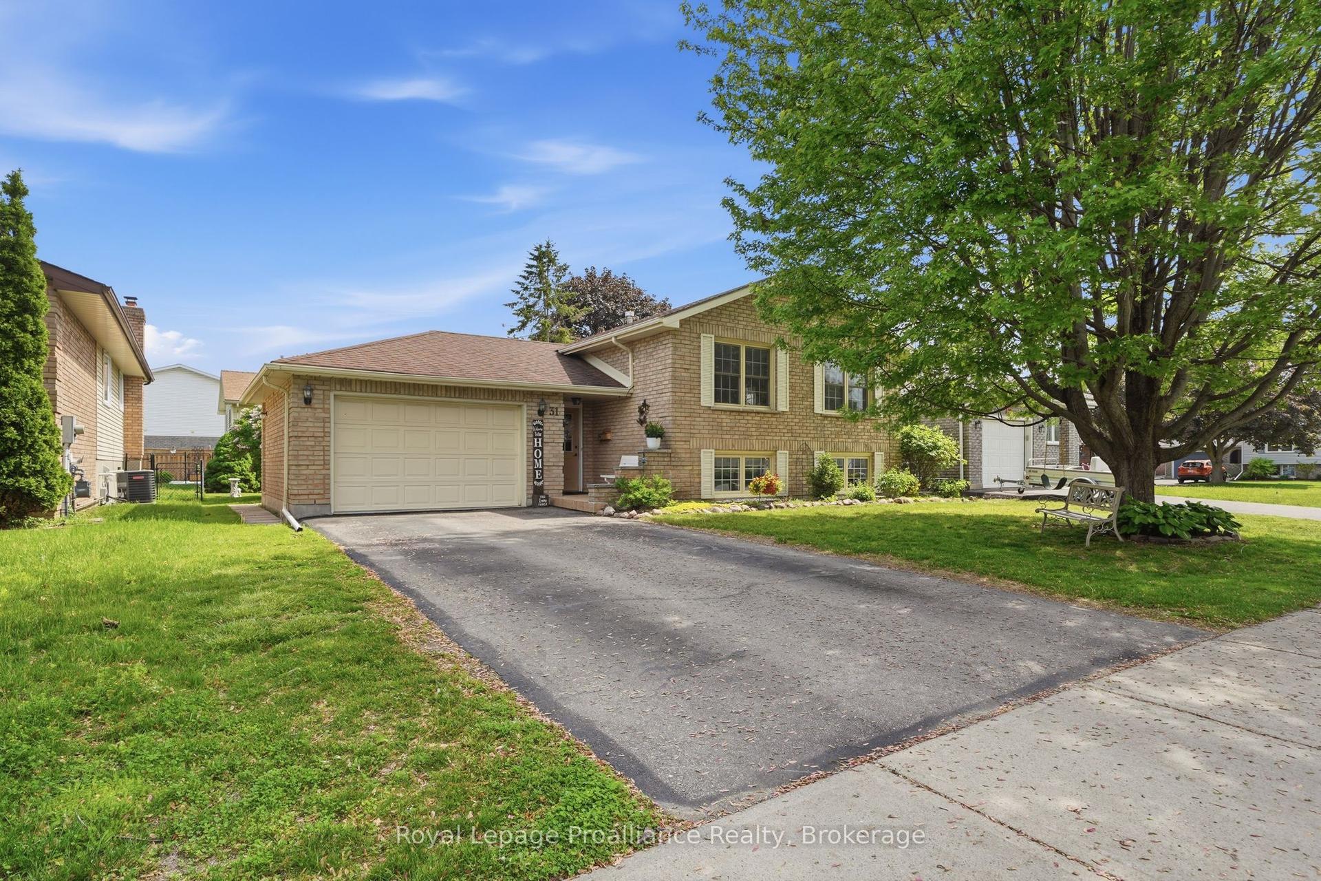 31 Springbrook Crescent — photo 1