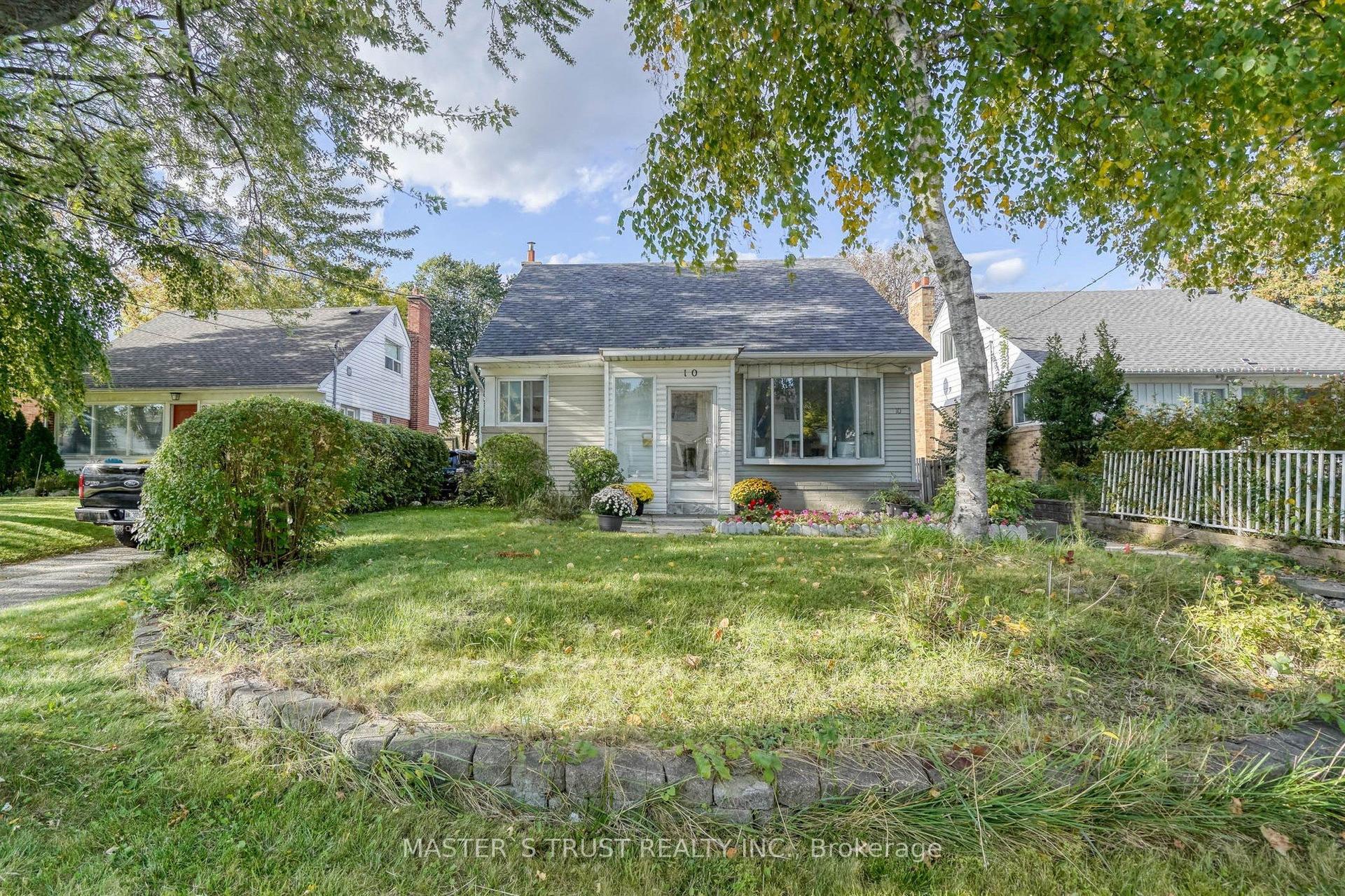 10 Lindal Avenue, Toronto — Detached for sale, photo 1