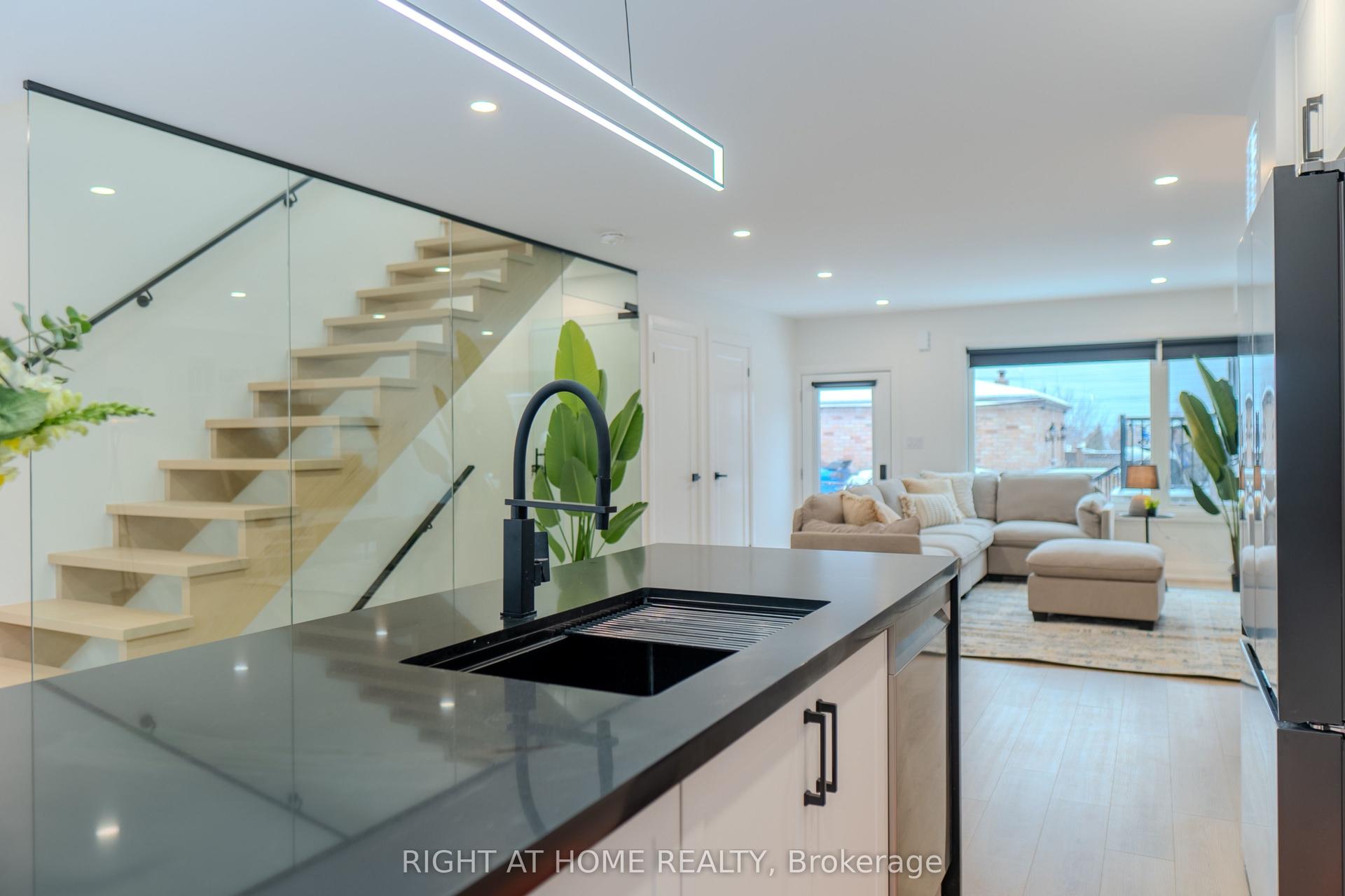 16 Habibi Lane, Toronto — Semi-Detached for lease, photo 1