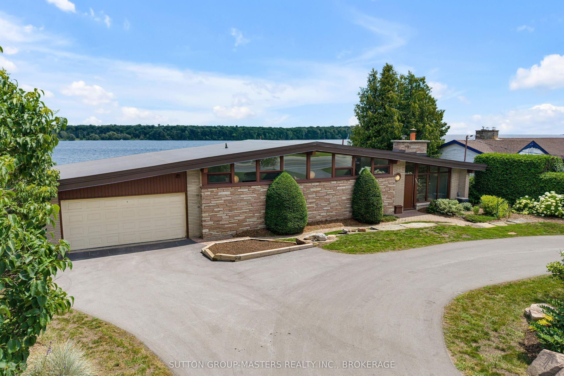 4242 Bath Road, Kingston — Detached for sale, photo 1