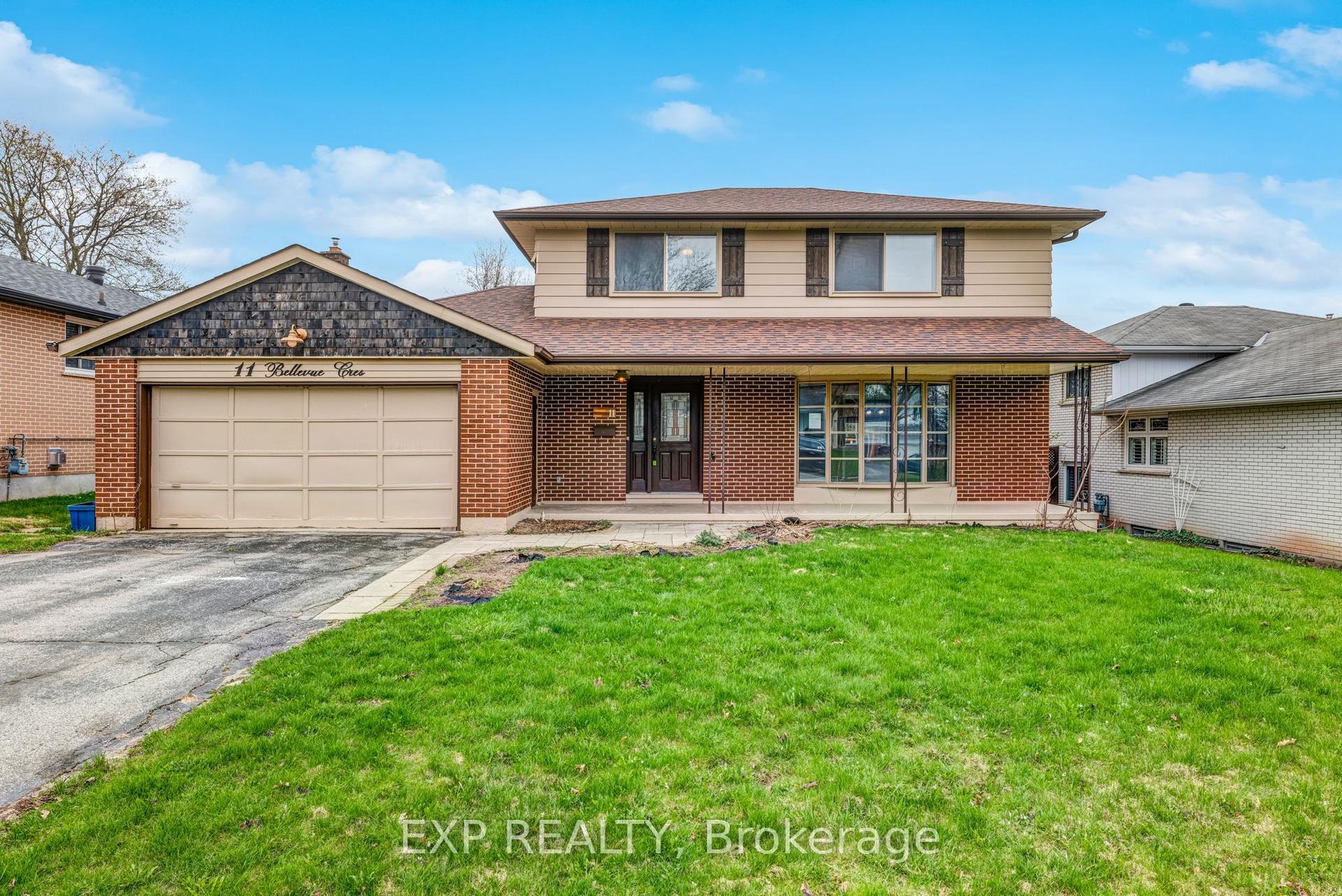 11 Bellevue Crescent — photo 1