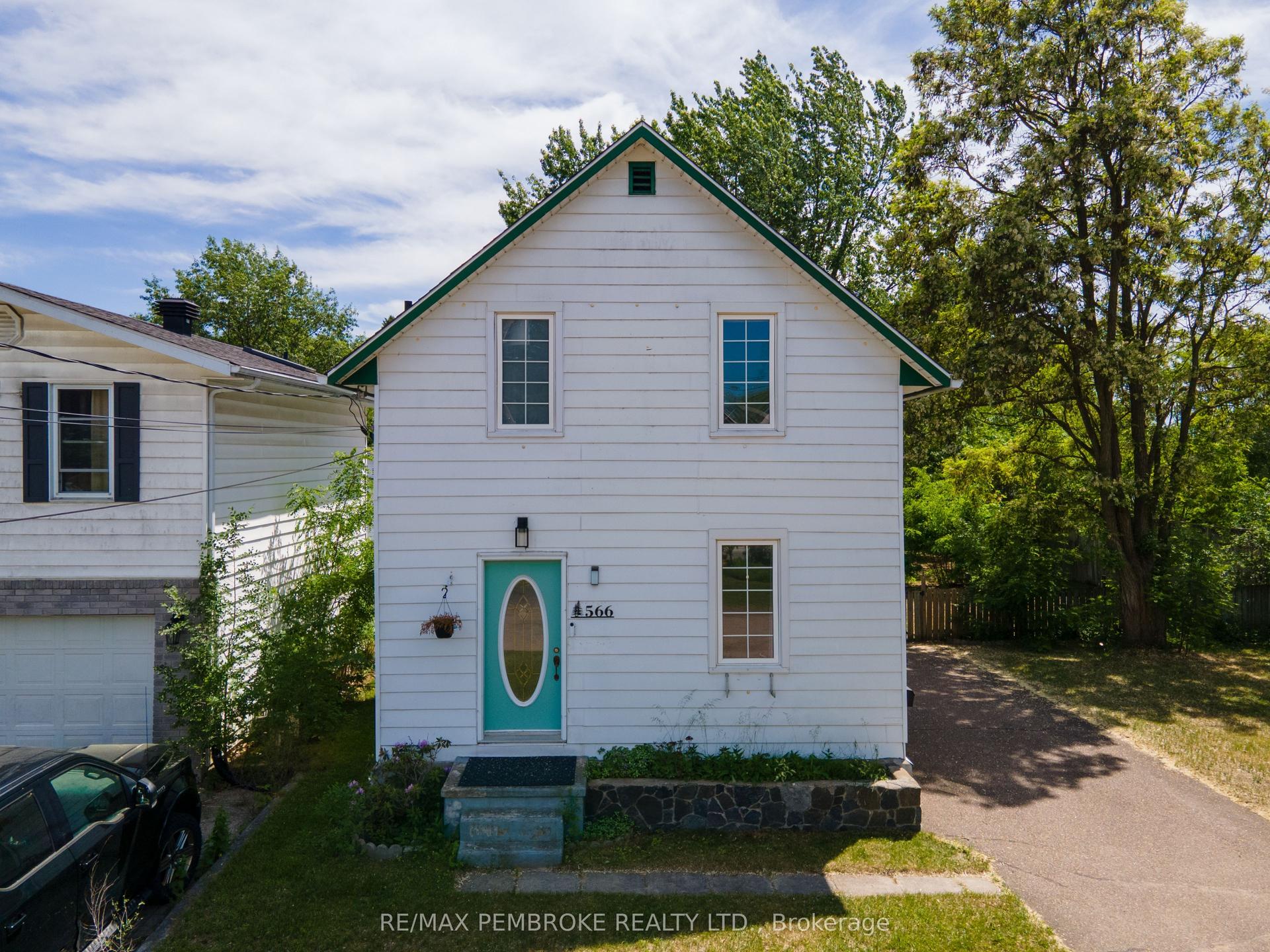 566 Perth Street — photo 1