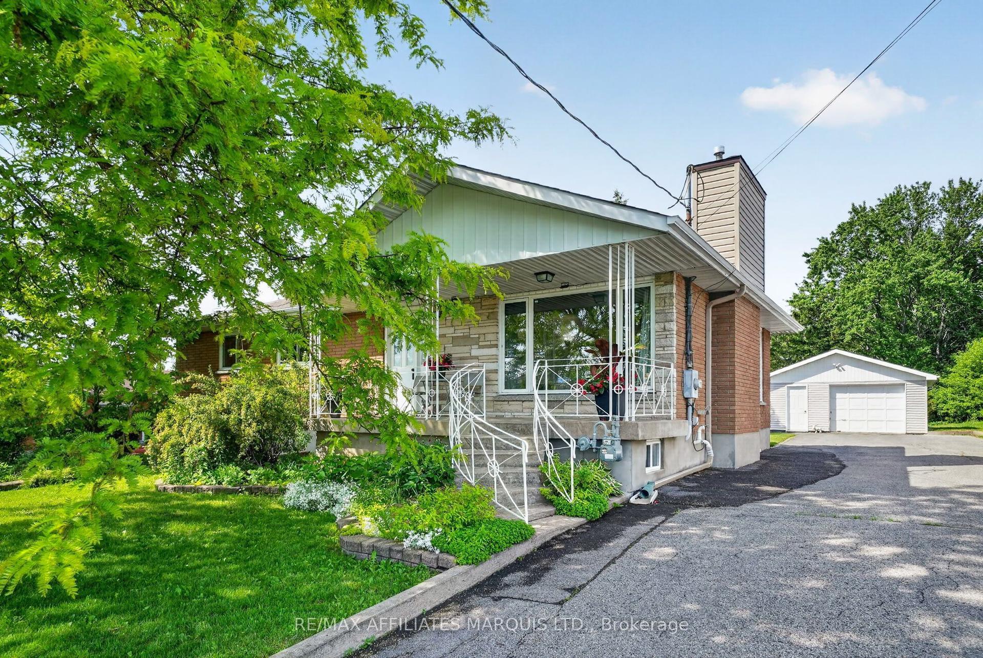 2706 Ross Avenue, Cornwall — Detached for sale, photo 1