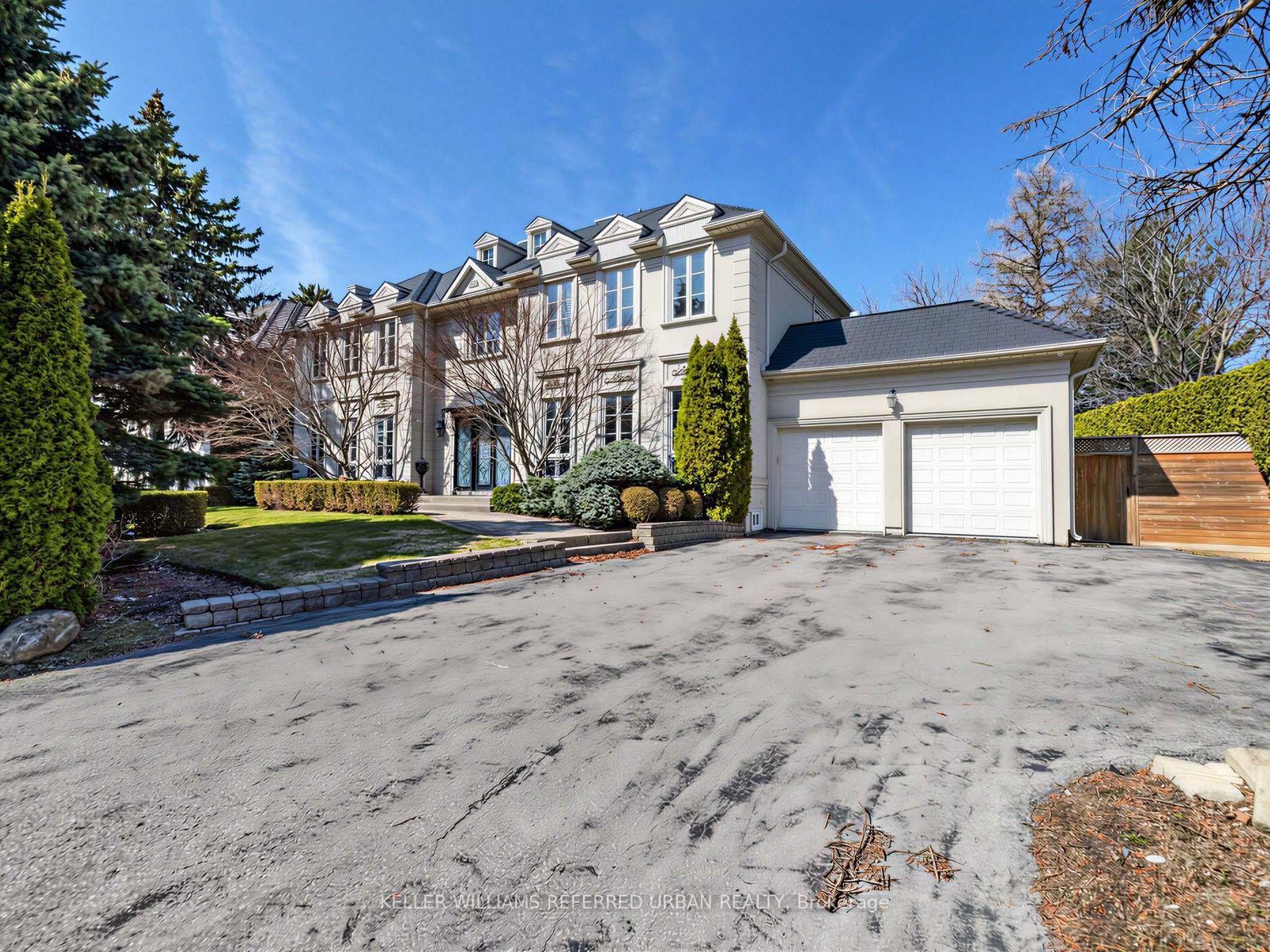8 Colvestone Road, Toronto — Detached for sale, photo 1
