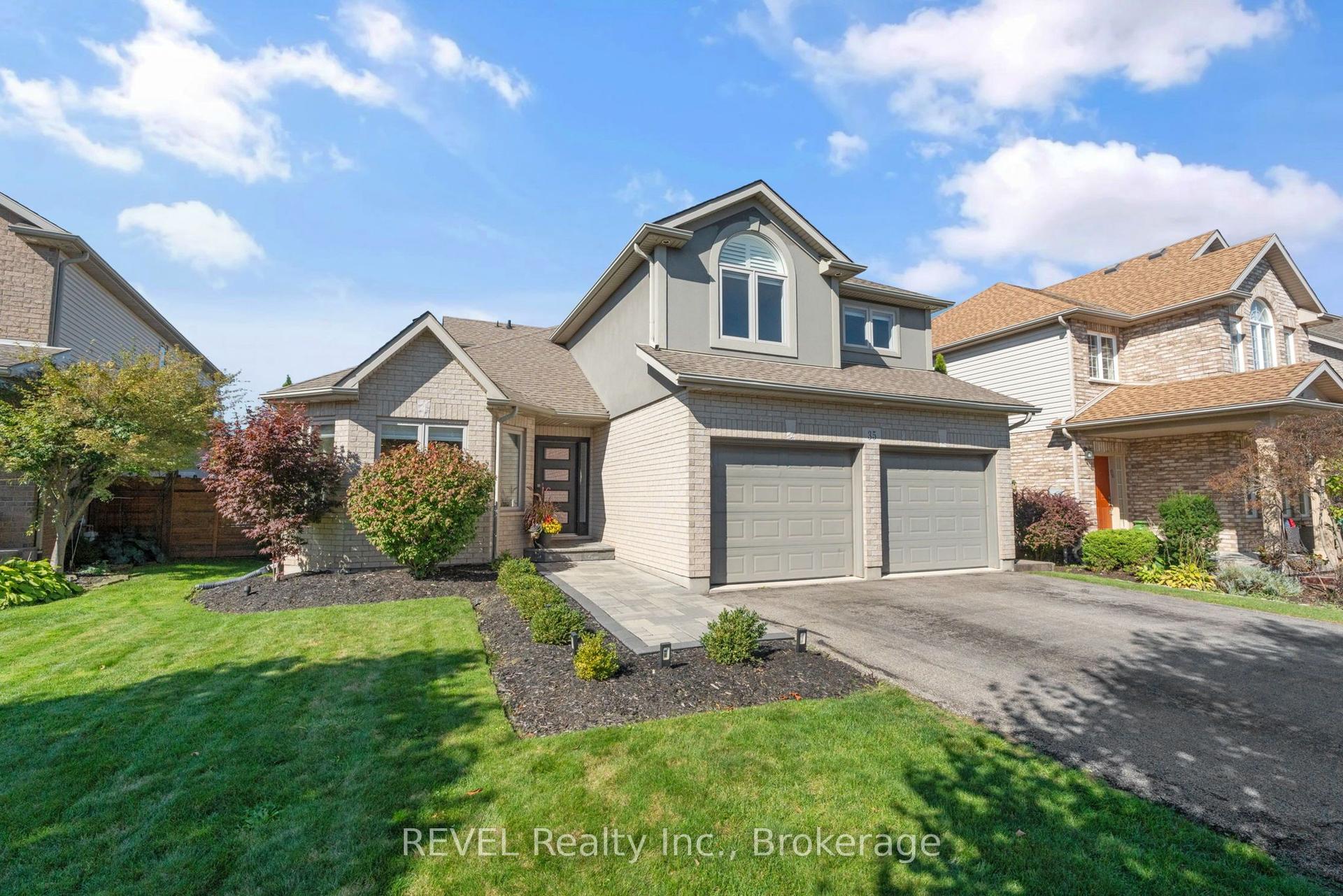 35 AGINCOURT Crescent — photo 1