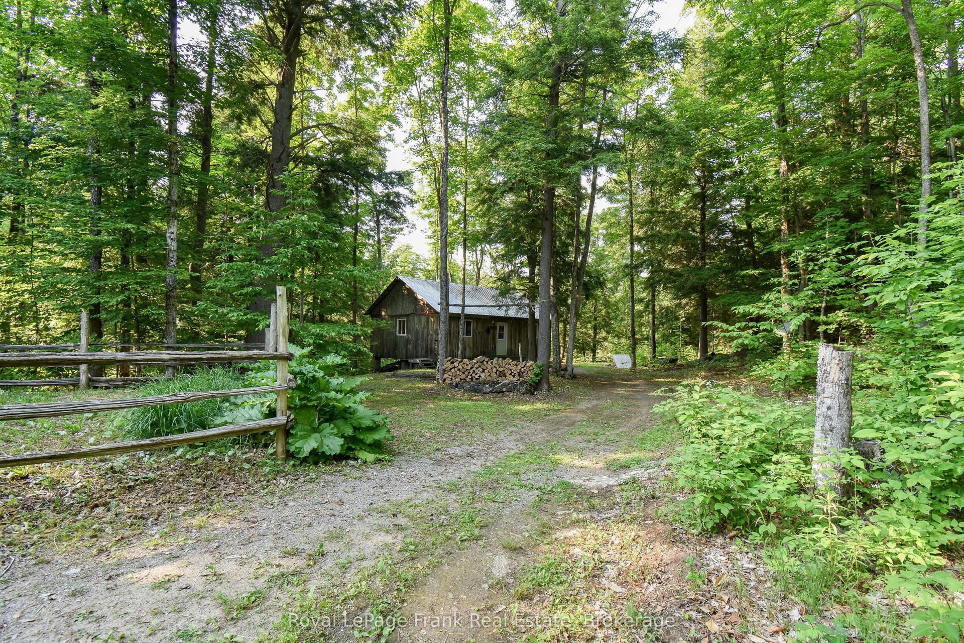 1804 Clydesdale Road — photo 1
