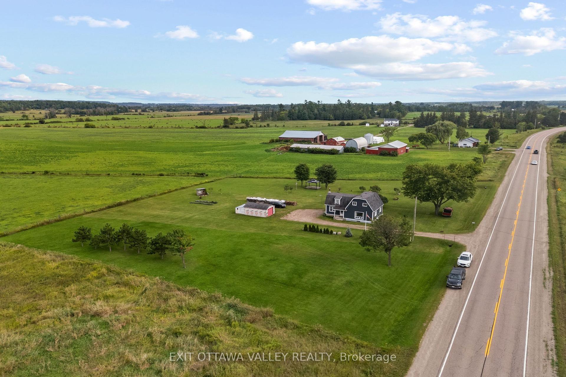 38922 41 Highway, Laurentian Valley — Detached for sale, photo 1