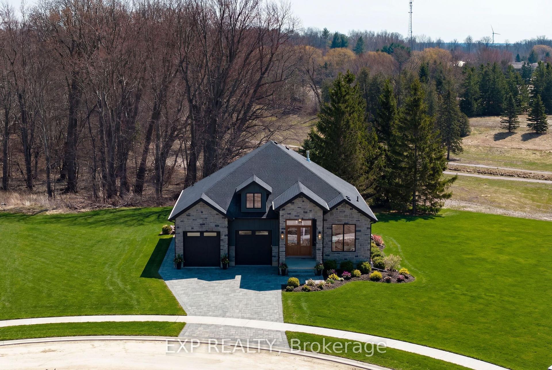 29 Dearing Drive, Lambton Shores — Detached for sale, photo 1