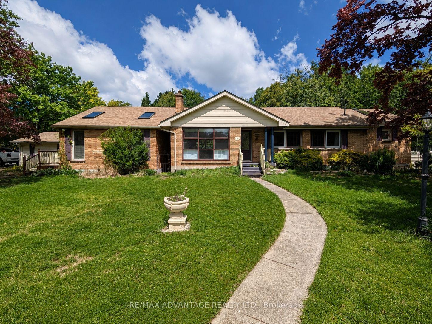 439 Coombs Avenue — photo 1