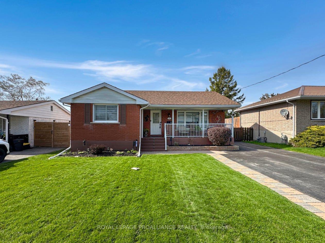 10 Chown Crescent — photo 1