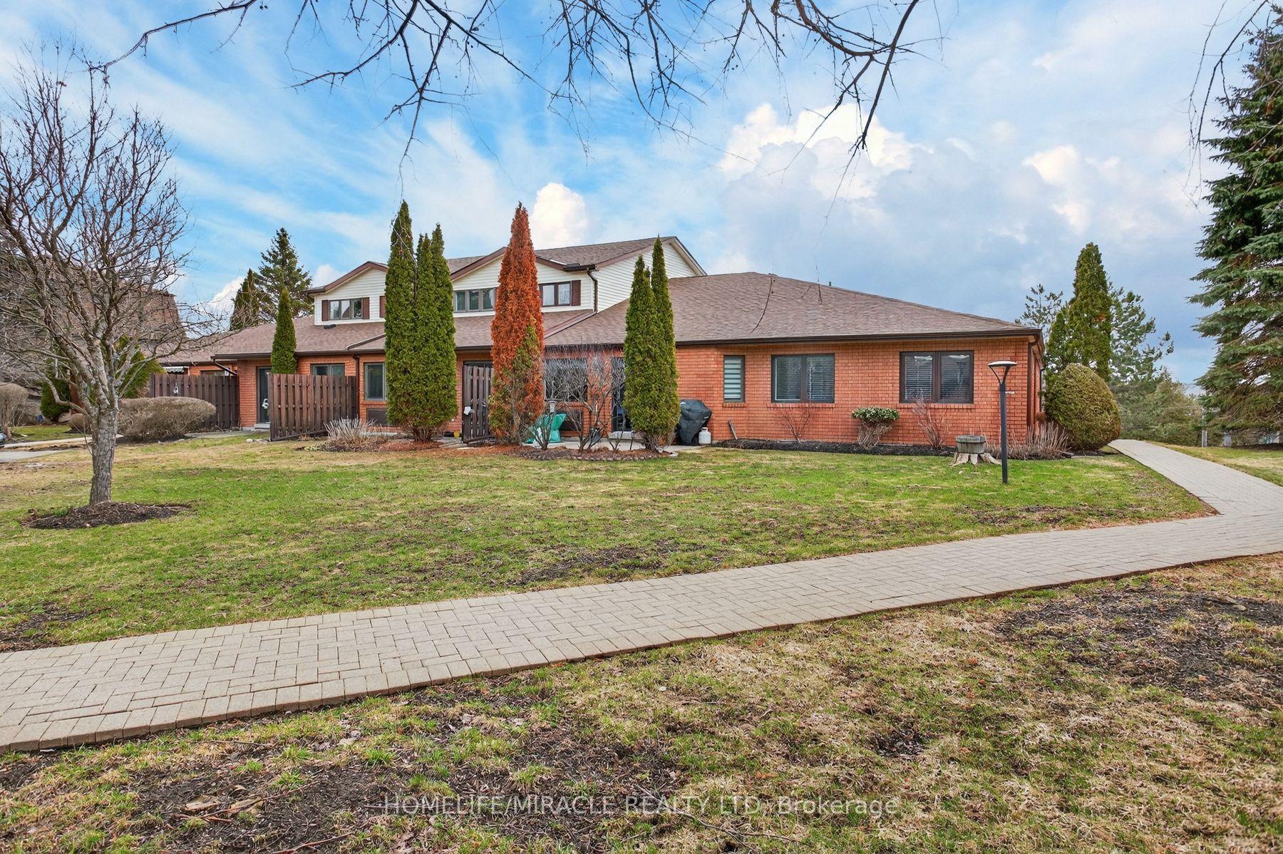 36 Champlain Crescent 32 #32 — photo 1