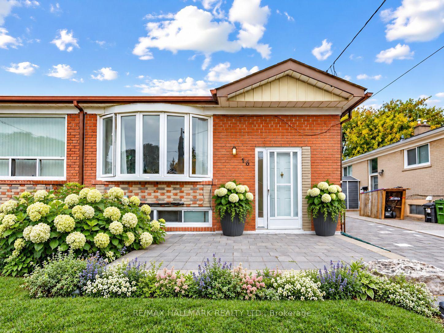 16 Avis Crescent, Toronto — Semi-Detached for sale, photo 1