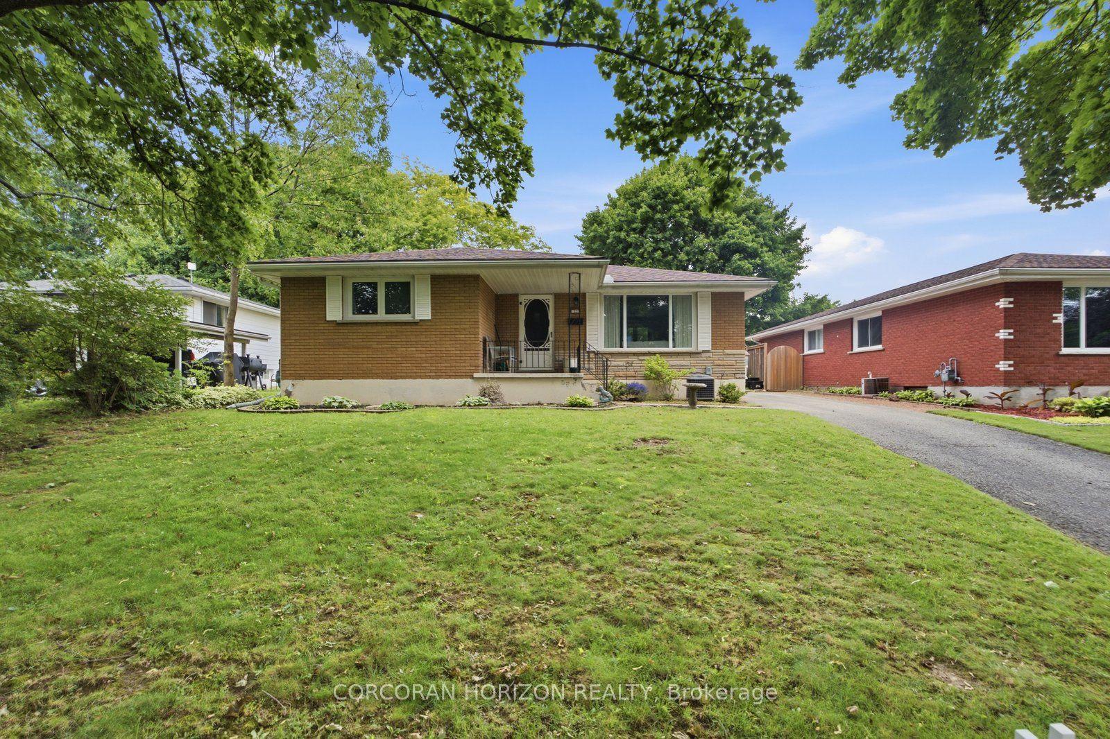 13 Mackay Avenue, Norfolk — Detached for sale, photo 1