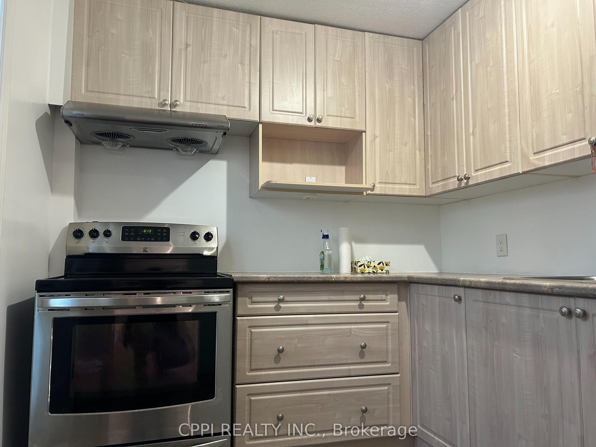 10 Pettibone Square Main #Main, Toronto — Semi-Detached for lease, photo 1