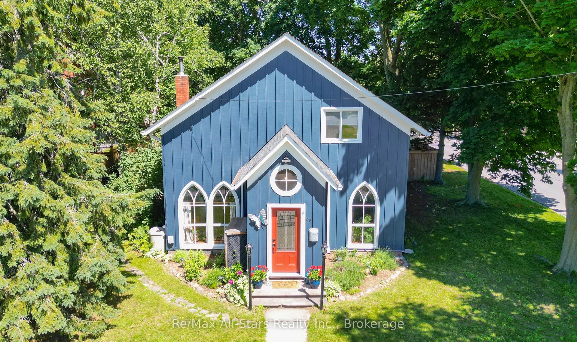 36 Emily Street E — photo 1