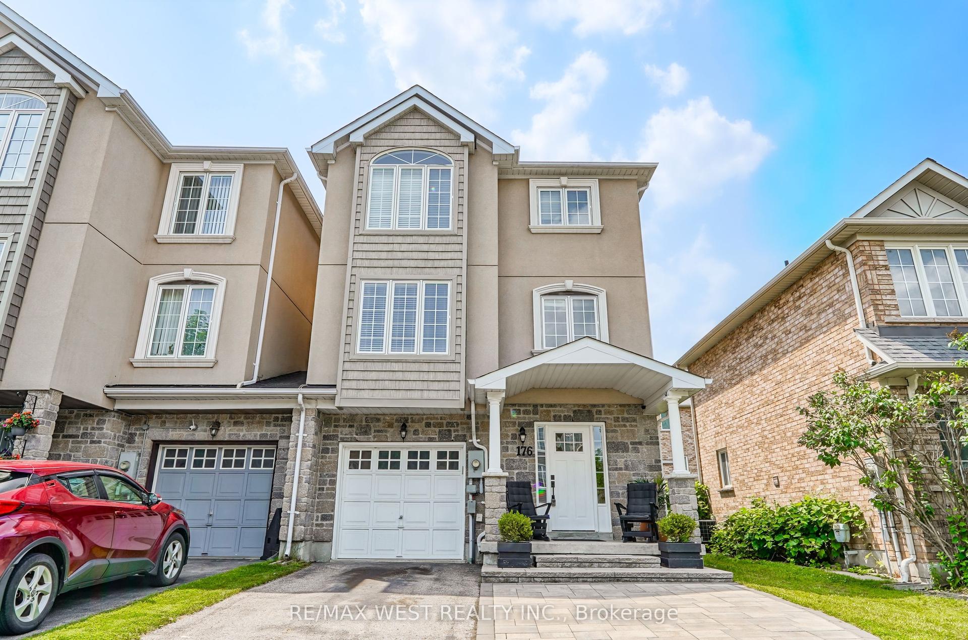 176 Gail Parks Crescent, Newmarket — Townhouse for sale, photo 1