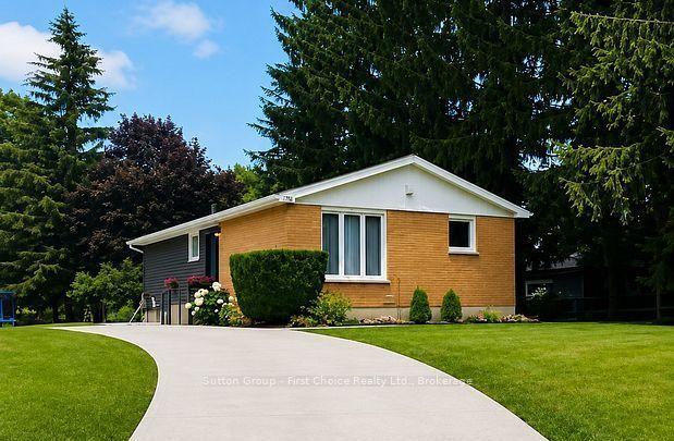 106 Sunset Crescent, North Huron — Detached for sale, photo 1