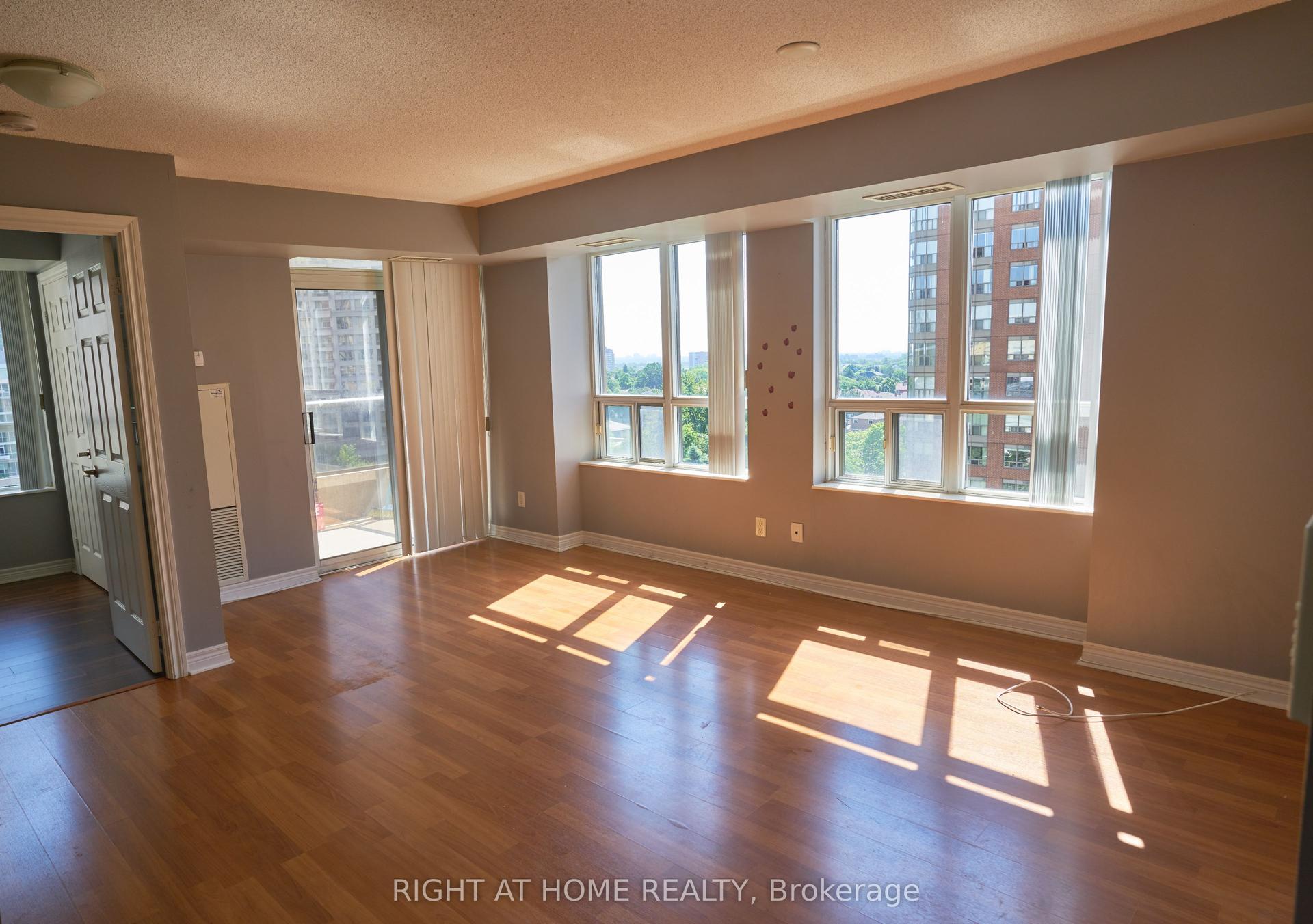 310 burnhamthorpe Road W 811 #811, Mississauga — Condo for lease, photo 1
