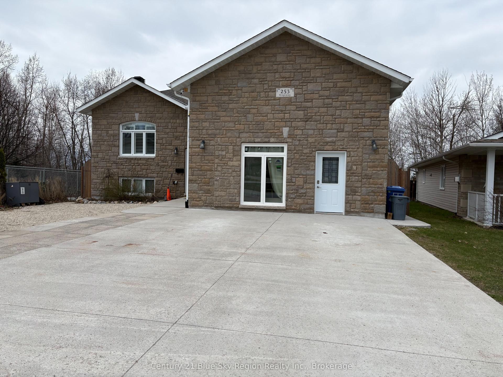 253 Kingsway Avenue — photo 1