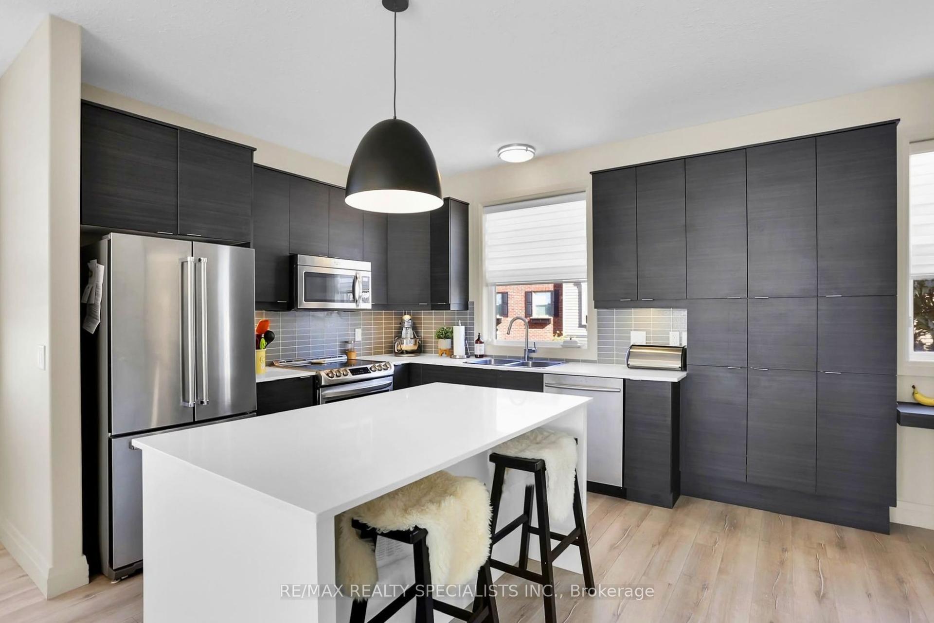 1040 Coronation Drive 63 #63, London North — Condo Town for lease, photo 1