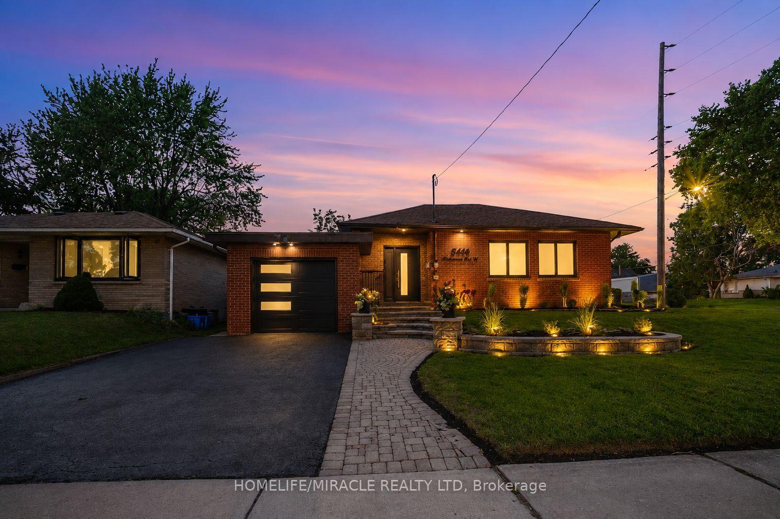 544 Adelaide Avenue W — photo 1