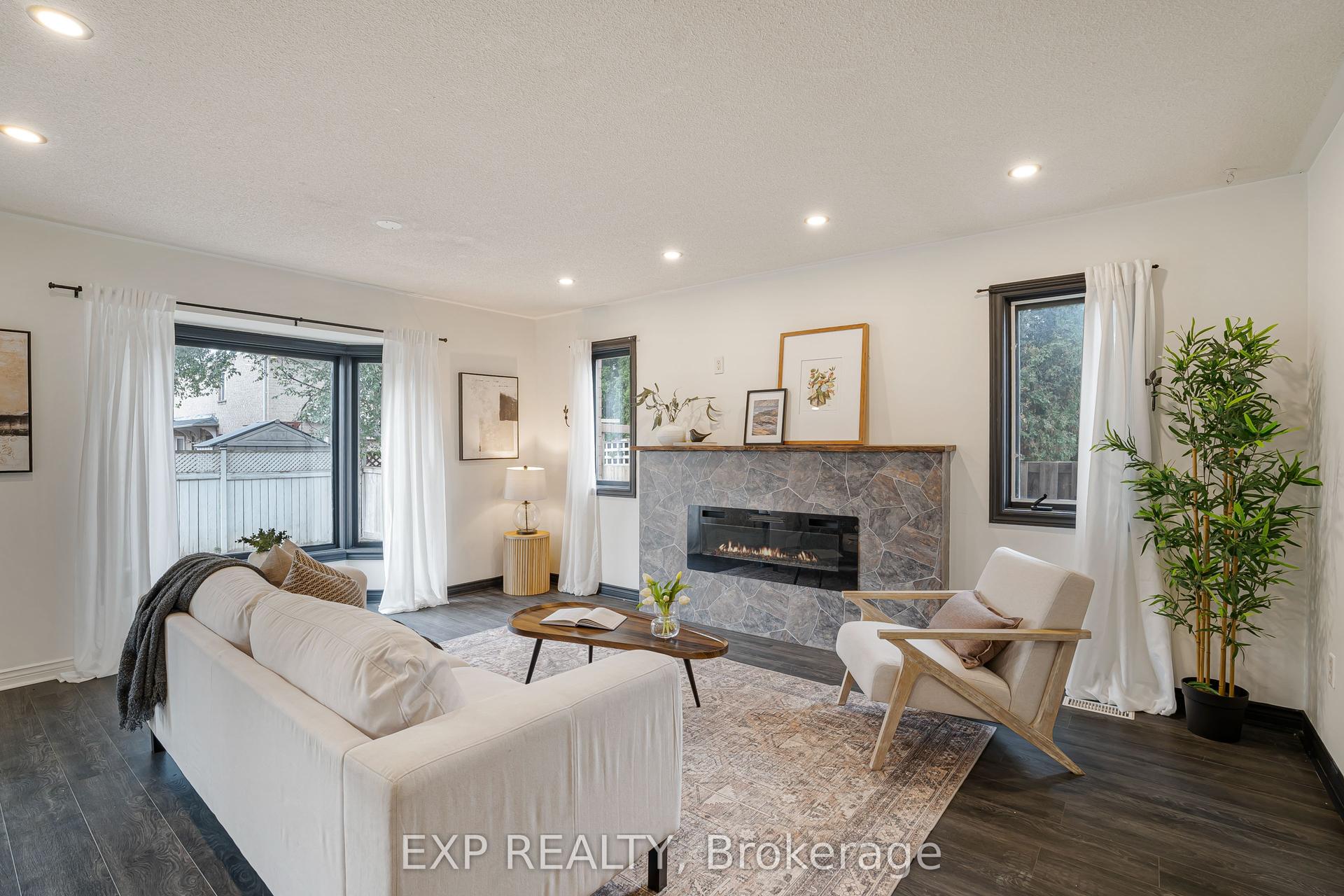 65 Pressed Brick Drive, Brampton — Townhouse for sale, photo 1