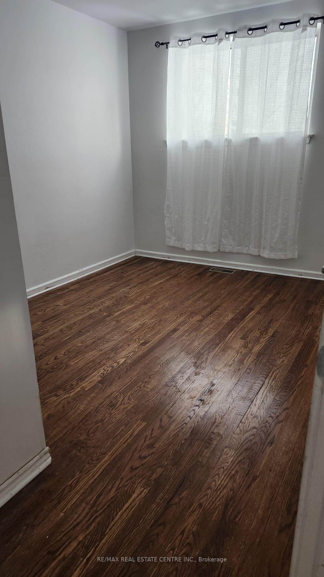 23 Avondale (Upper) Boulevard, Brampton — Semi-Detached for lease, photo 1