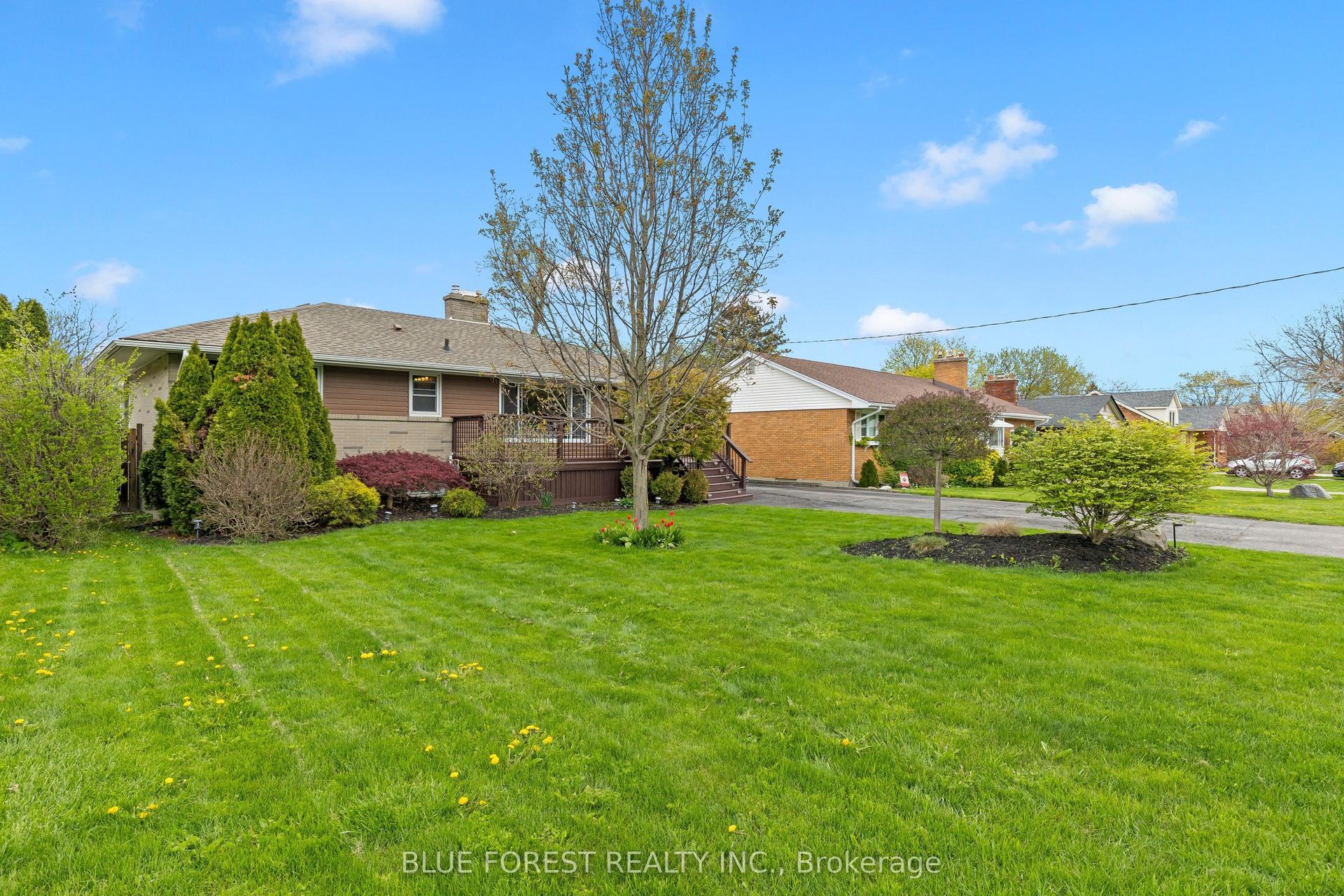 436 Baseline Road E — photo 1