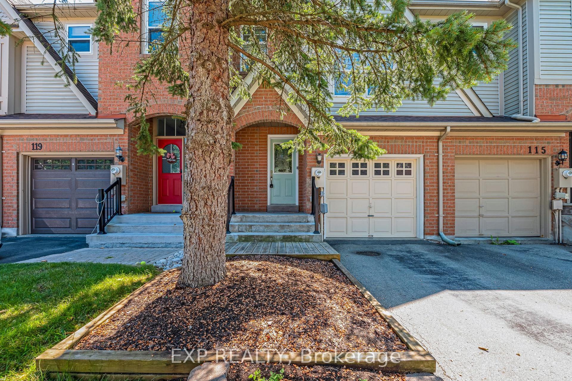 117 Mugford Road, Aurora — Townhouse for lease, photo 1