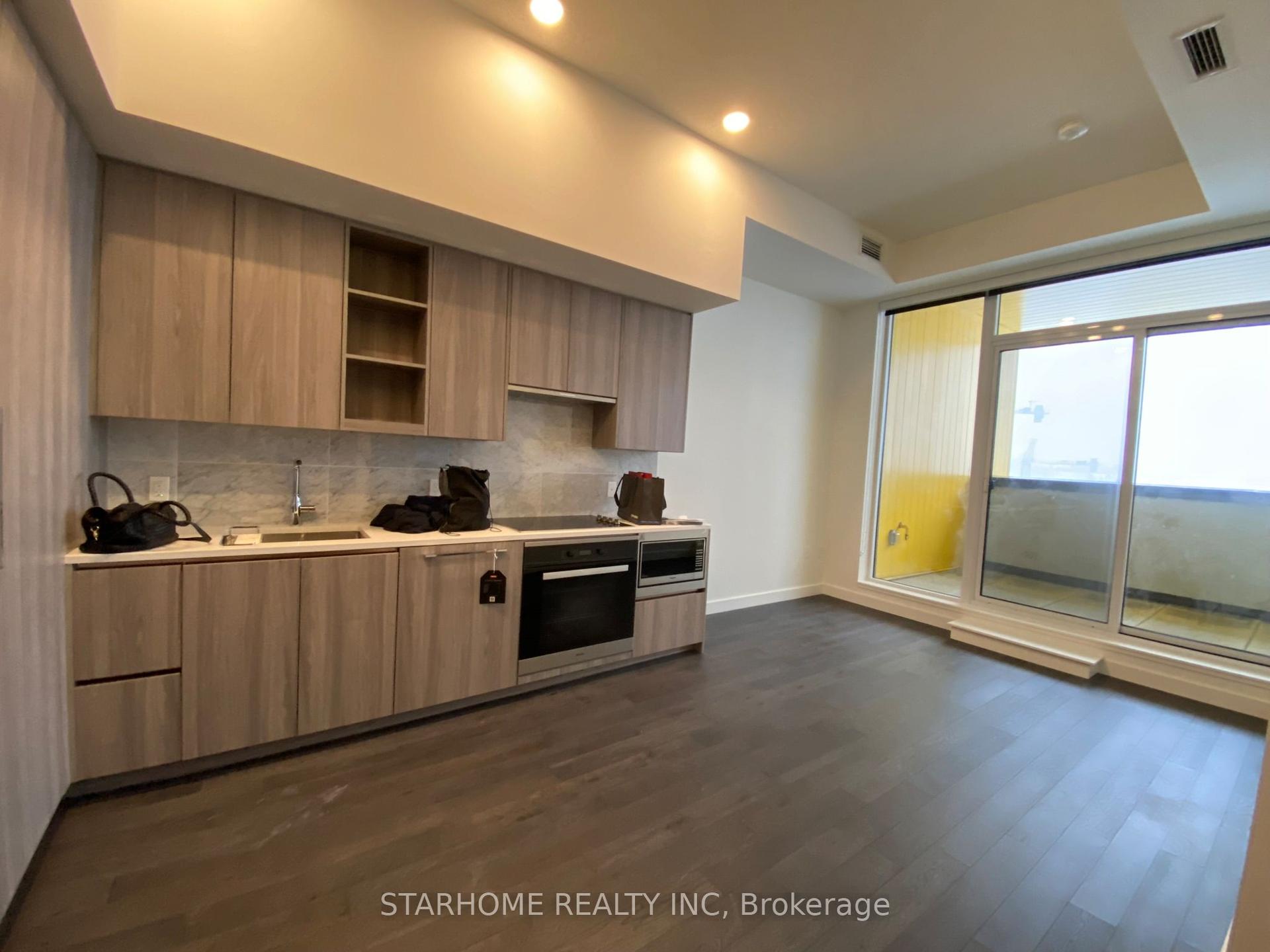 95 McMahon Drive Th 510 #Th 510, Toronto — Condo Town for lease, photo 1