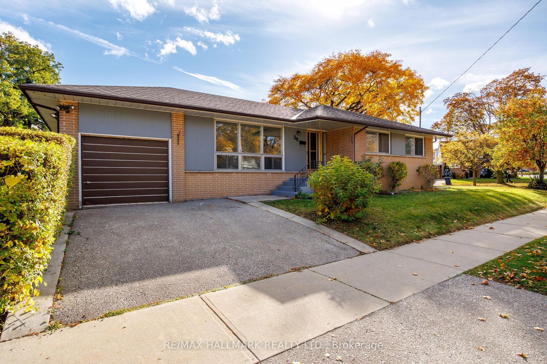 39 Ludstone Drive, Toronto — Detached for sale, photo 1