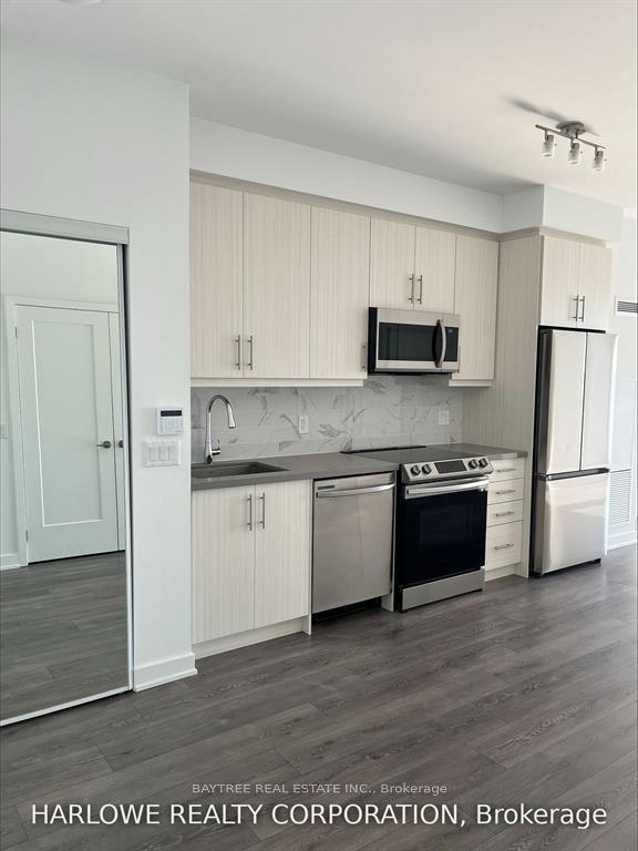 95 Oneida Crescent 703 #703 — photo 1