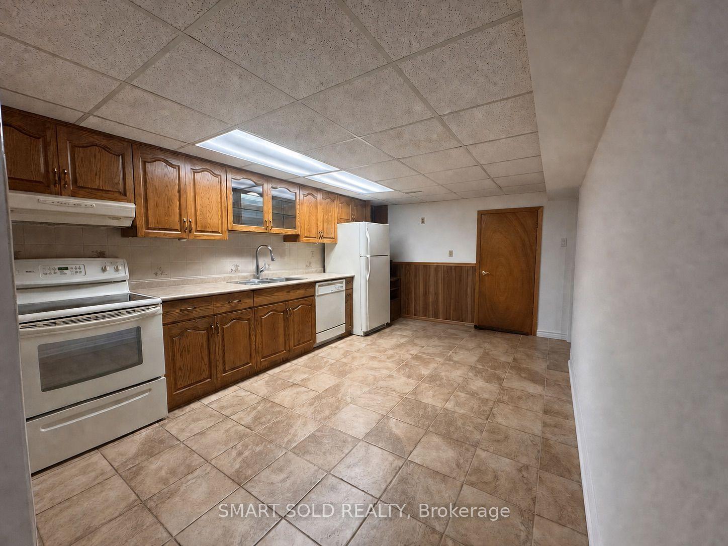 98 Sonmore Drive, Toronto — Detached for lease, photo 1