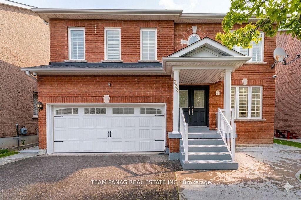 233 Queen Mary Drive — photo 1