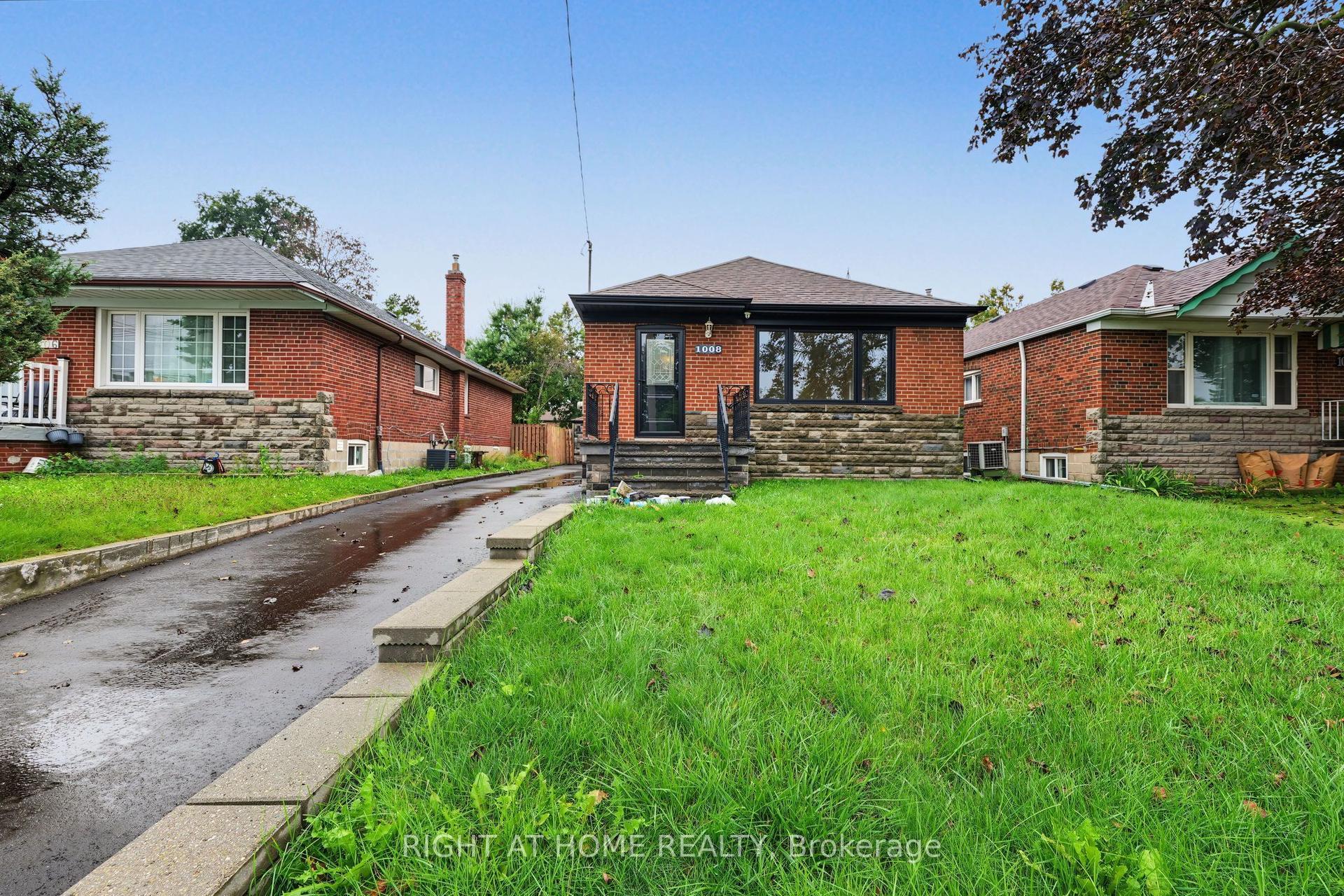 1008 Kennedy Road, Toronto — Detached for sale, photo 1