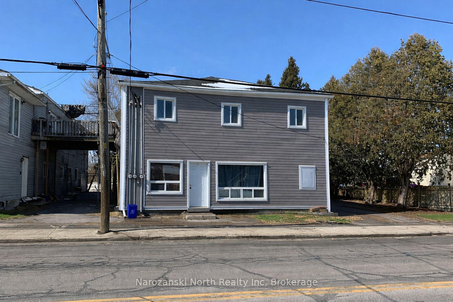23 St. David Street N — photo 1