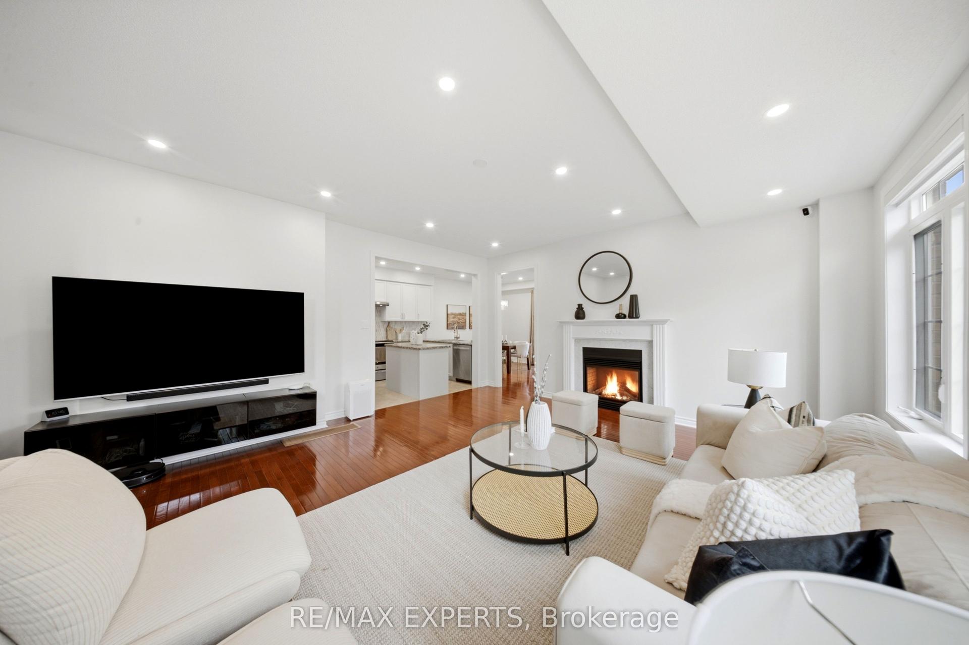 354 Hobbs Crescent, Milton — Townhouse for sale, photo 1