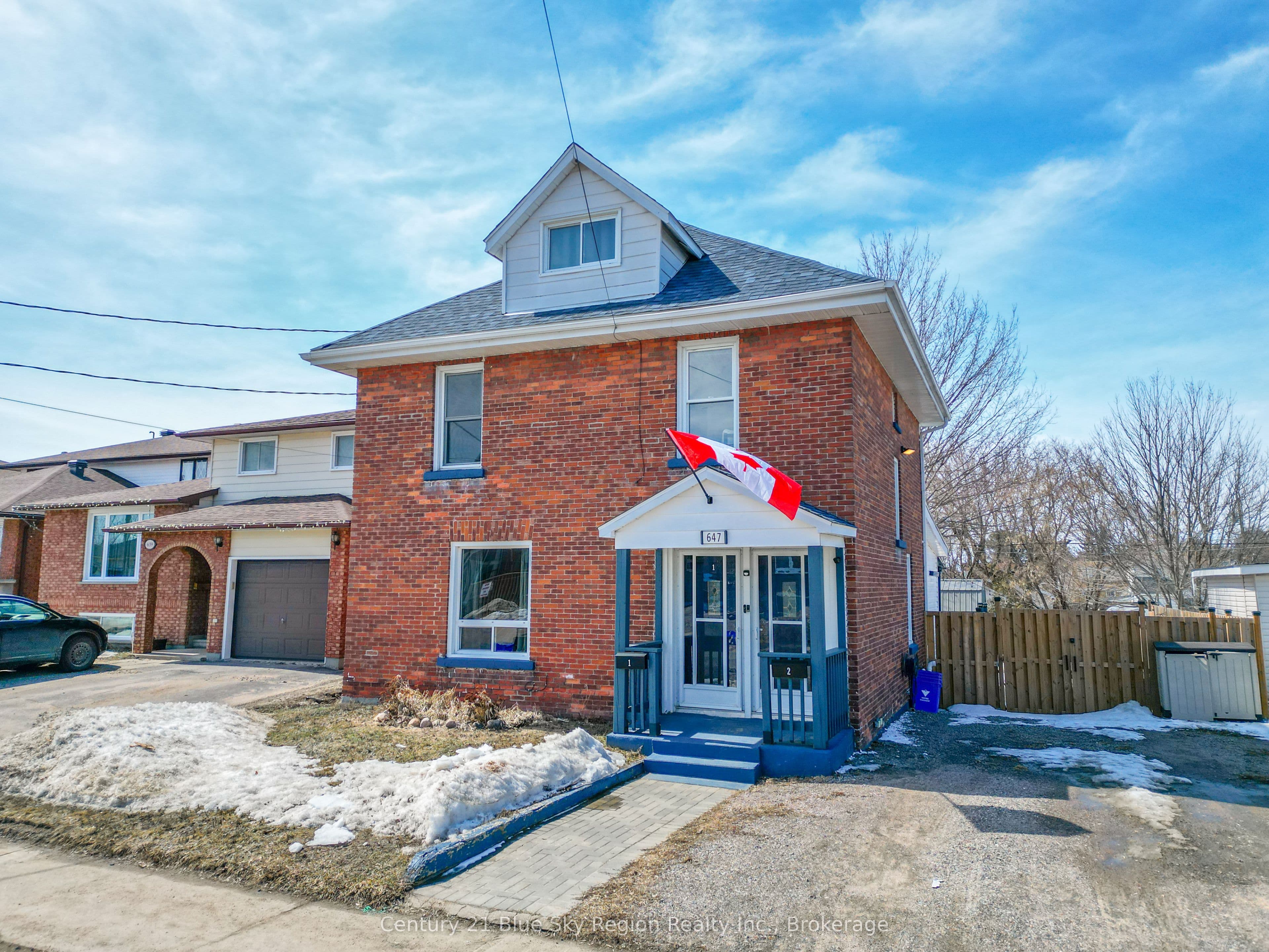 647 Douglas Street — photo 1