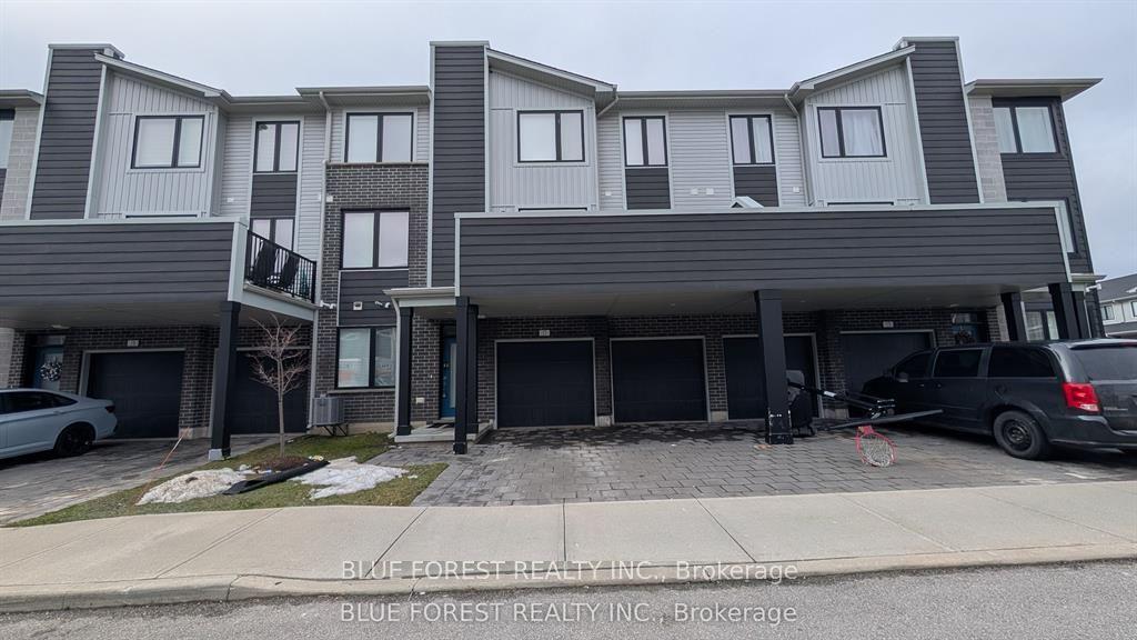 177 Edgevalley Road 17 #17 — photo 1