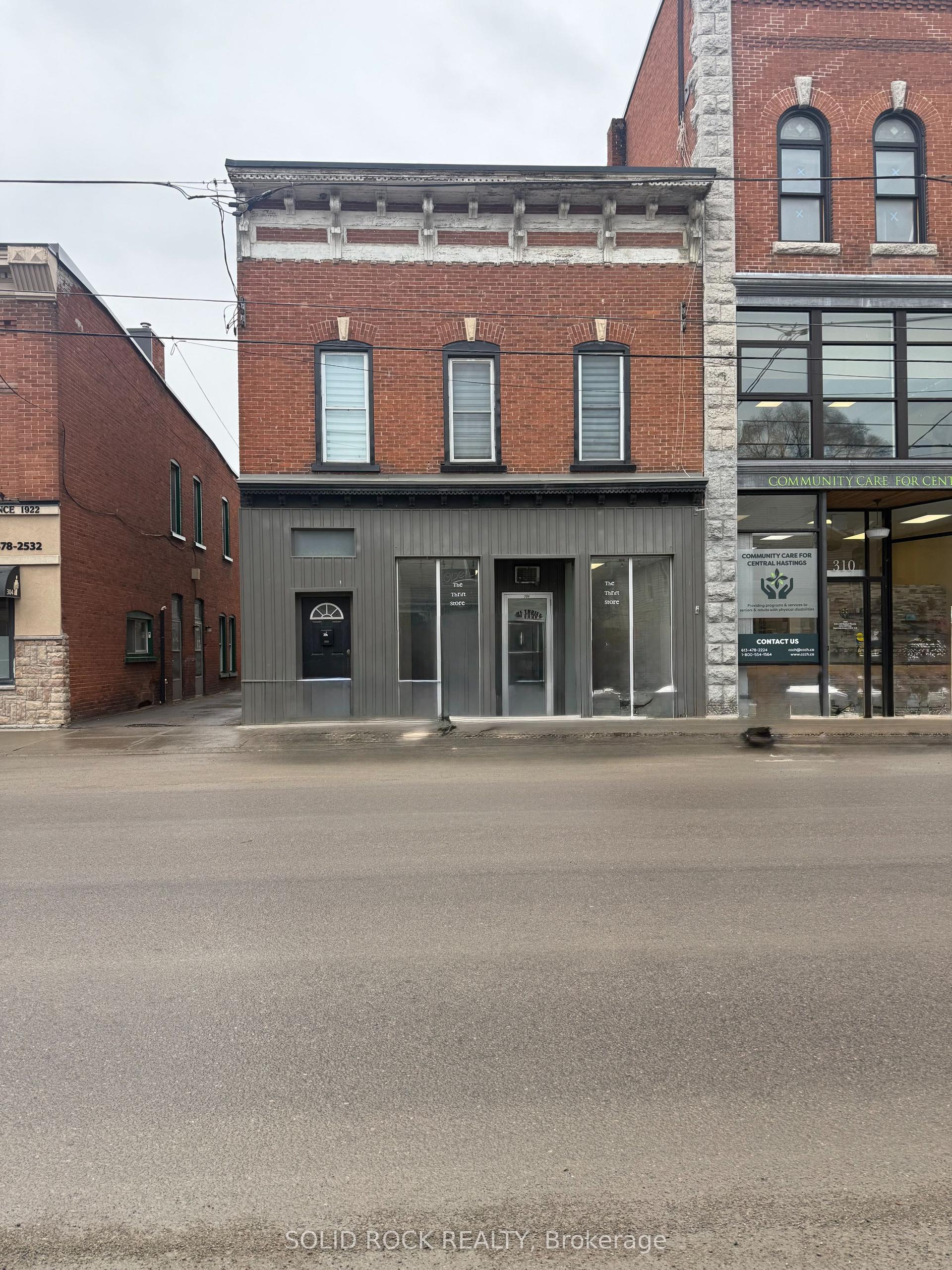 308 Victoria Street N — photo 1