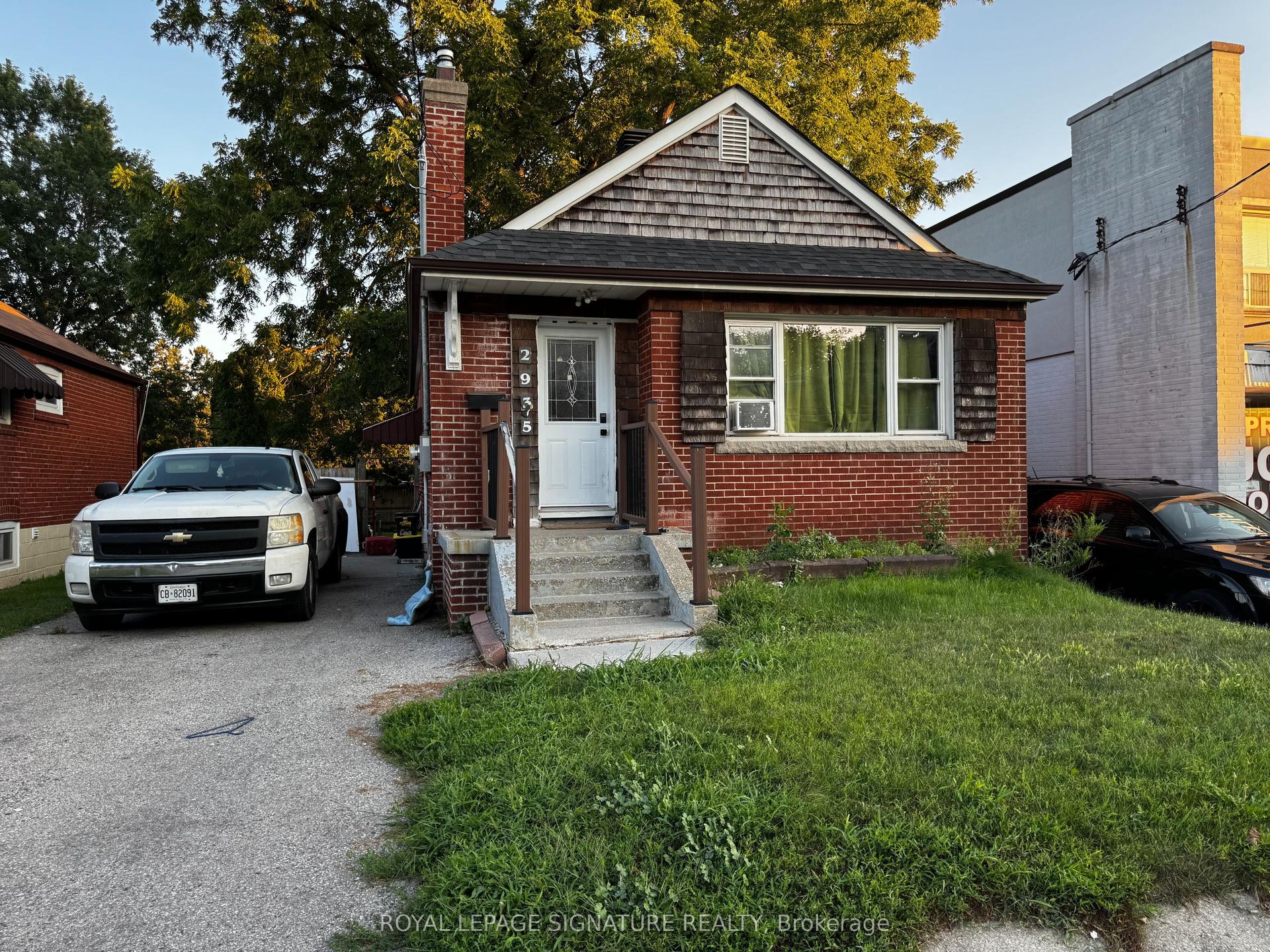2935 St Clair Avenue E, Toronto — Detached for lease, photo 1