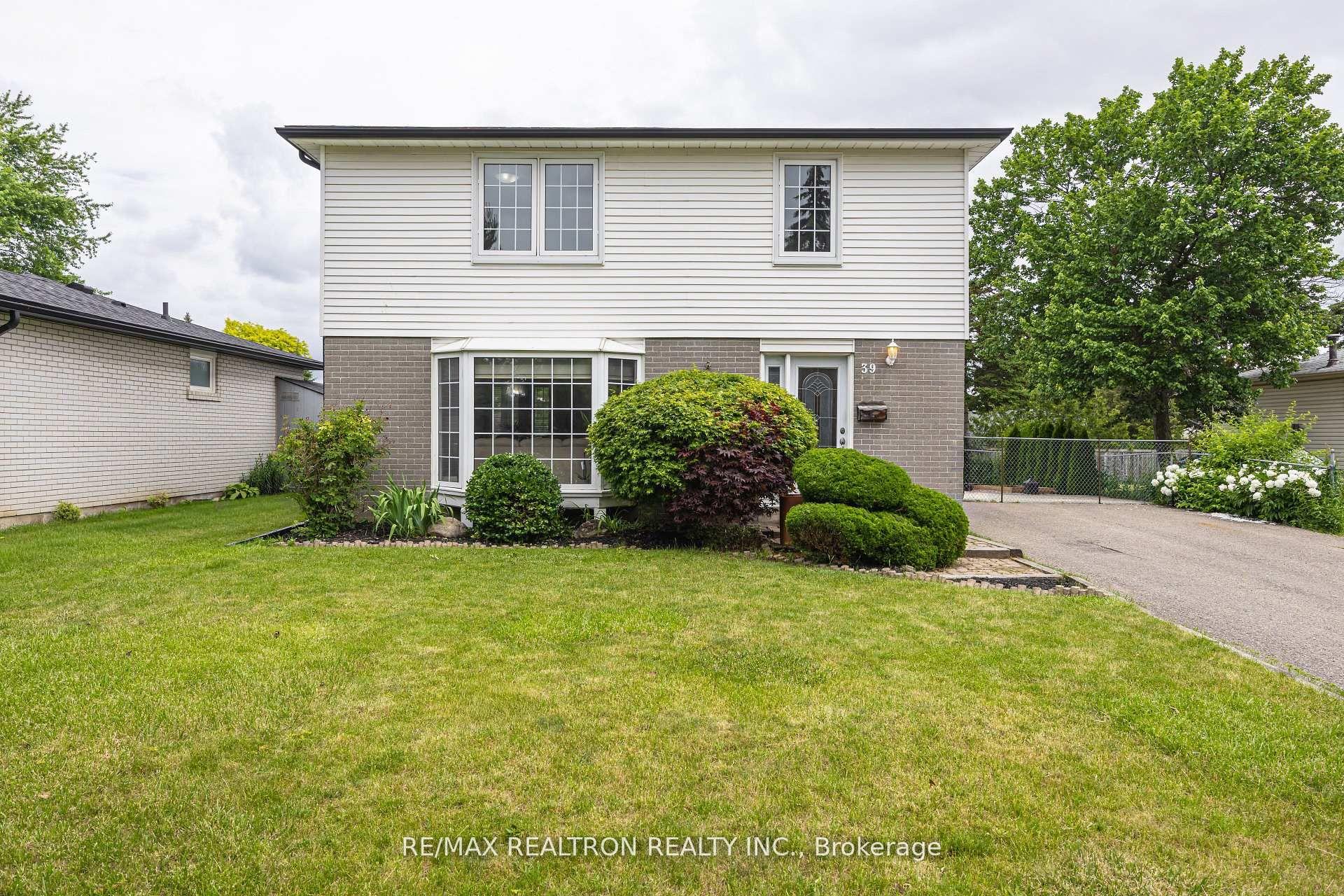 39 Deloraine Drive, Brampton — Detached for sale, photo 1