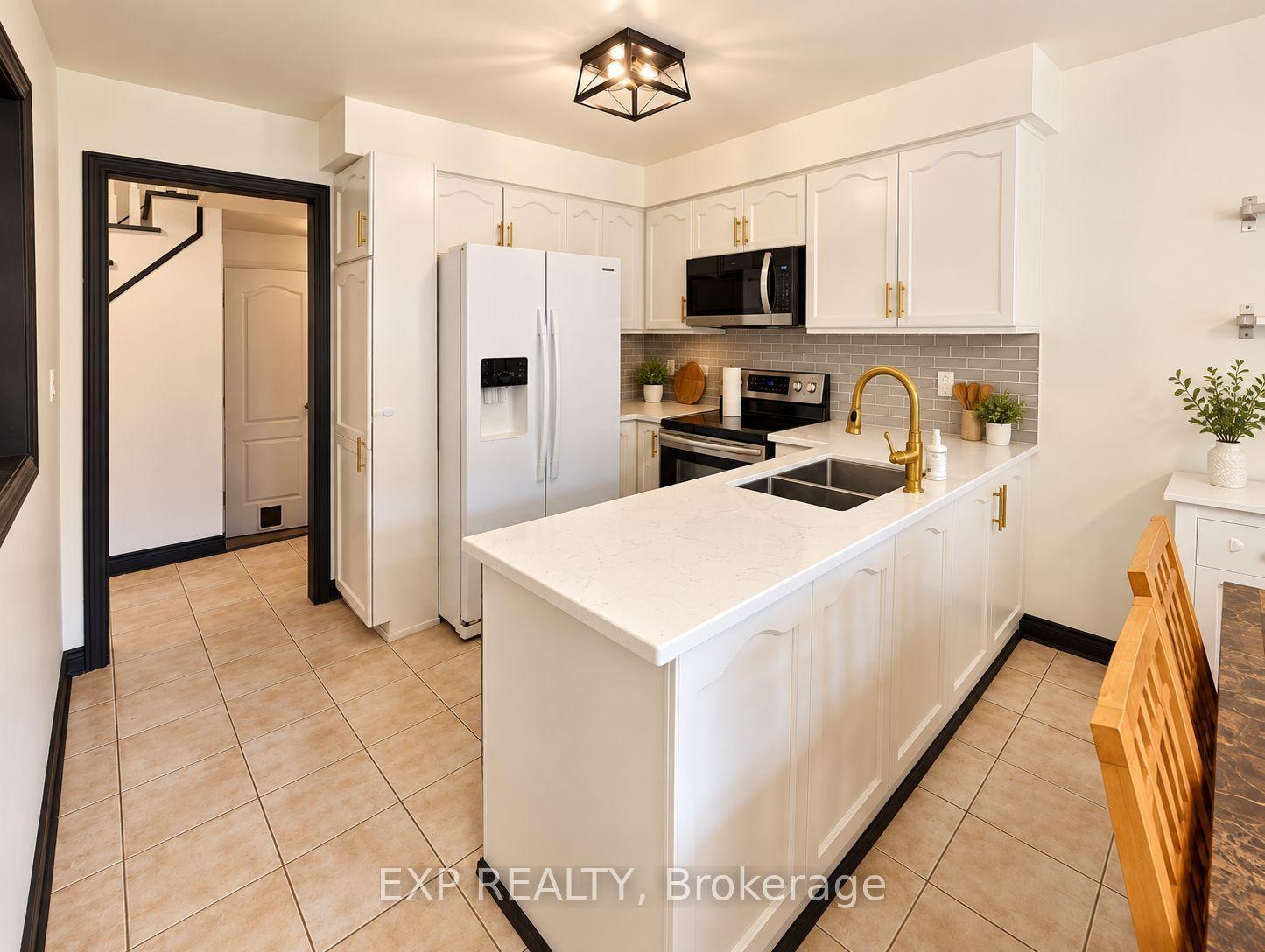 65 Pressed Brick Drive, Brampton — Townhouse for lease, photo 1