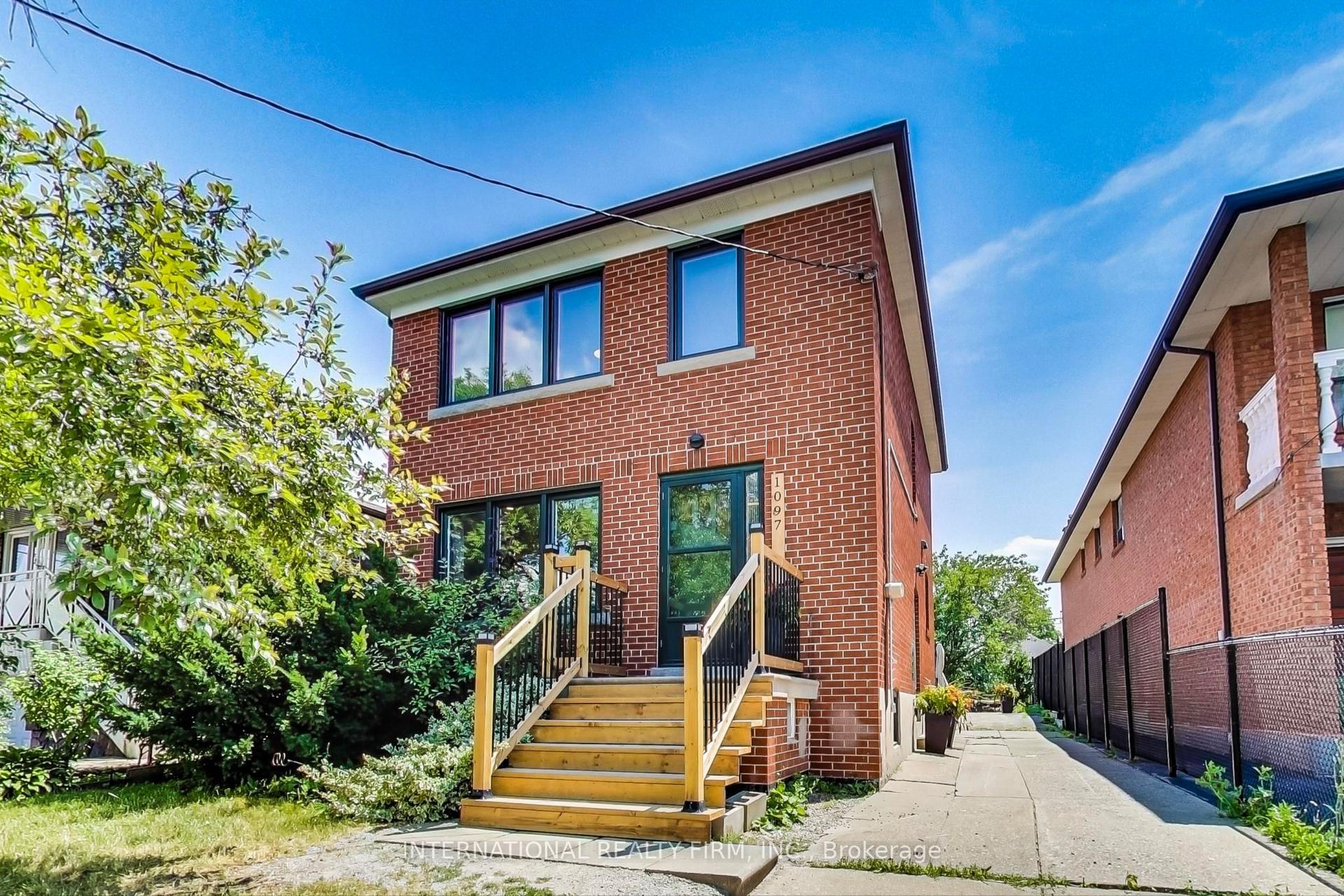 1097 Glengrove Avenue — photo 1