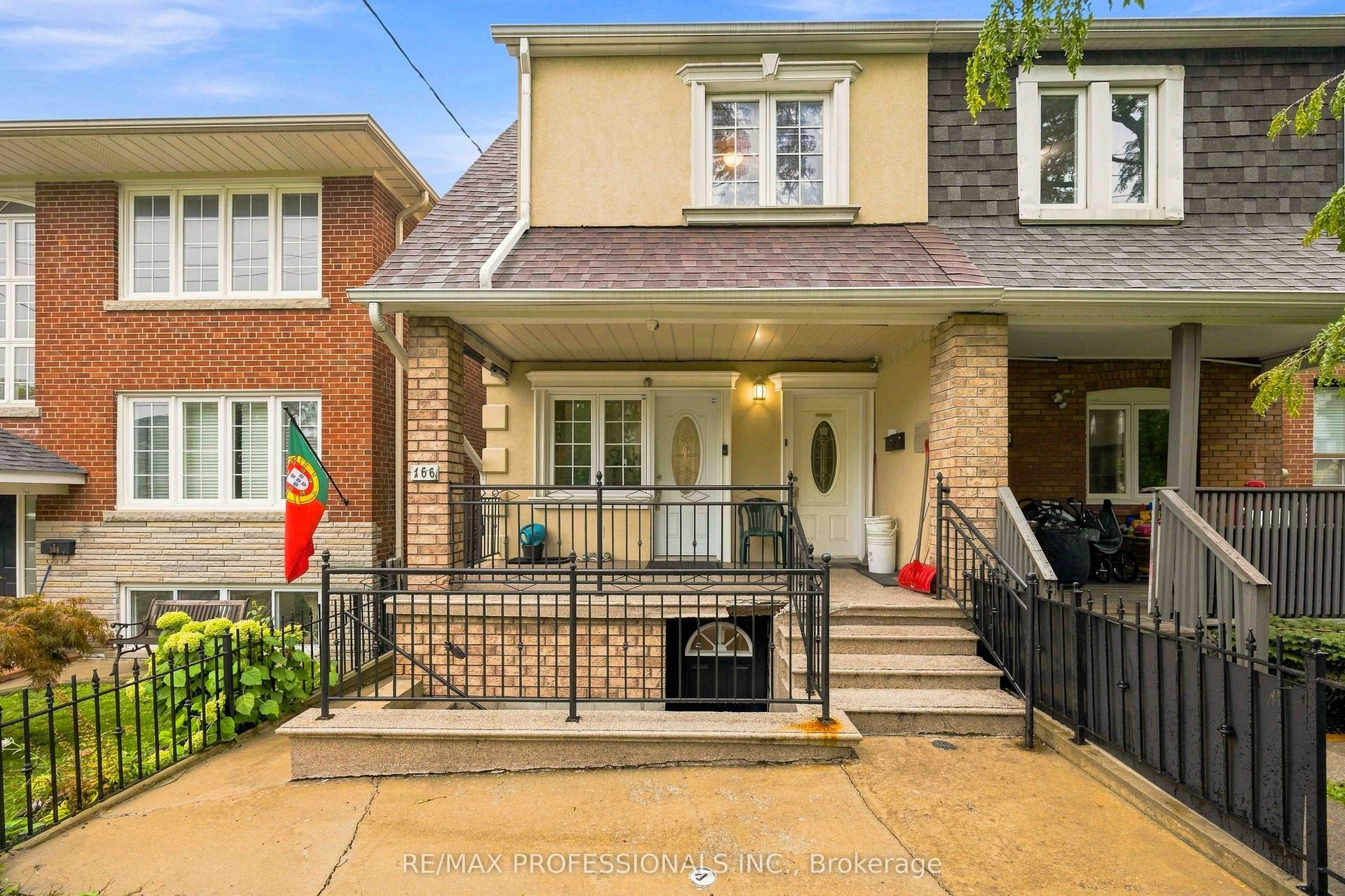 166 Caledonia Road, Toronto — Multiplex for sale, photo 1