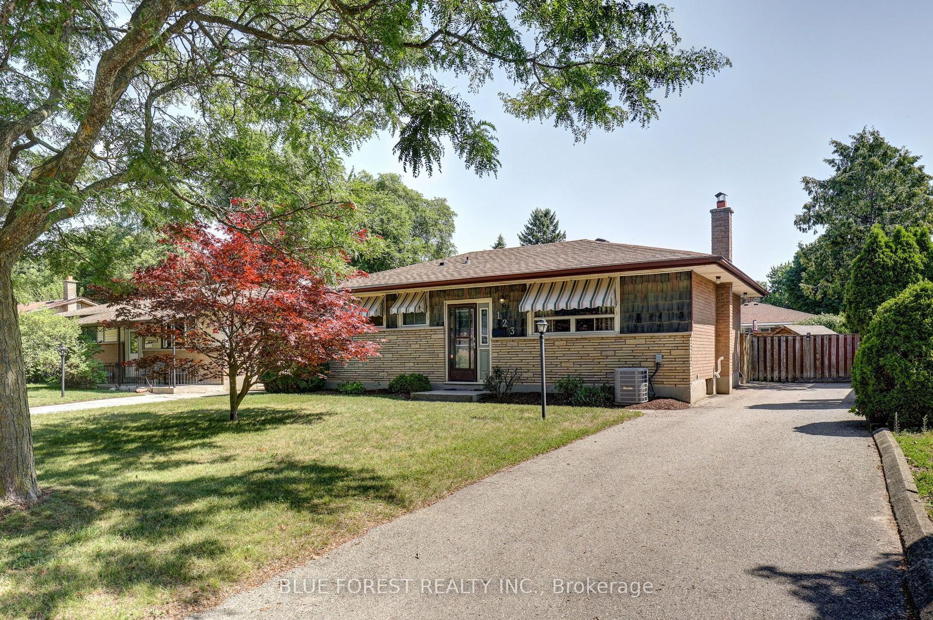 123 Aponi Crescent, London East — Detached for sale, photo 1