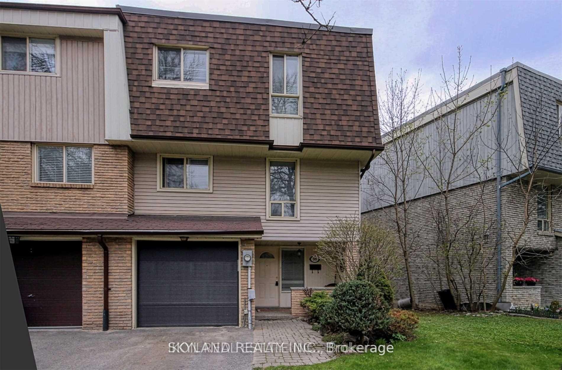 98 Henderson Drive, Aurora — Condo Town for lease, photo 1