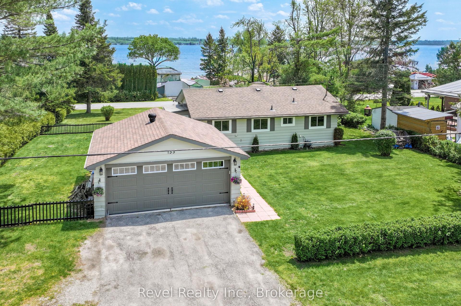 133 Victoria Drive E — photo 1